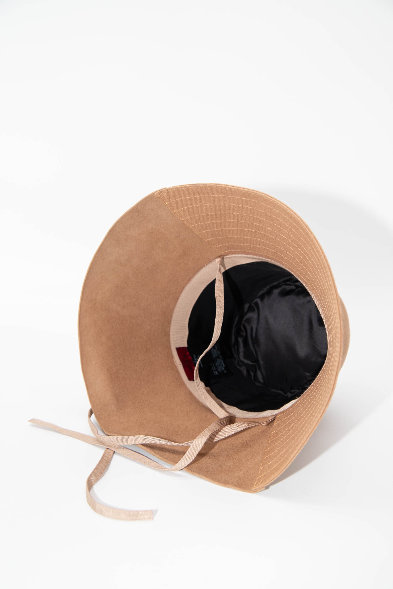 Valentino Garavani Hut mit Bändern in Camel