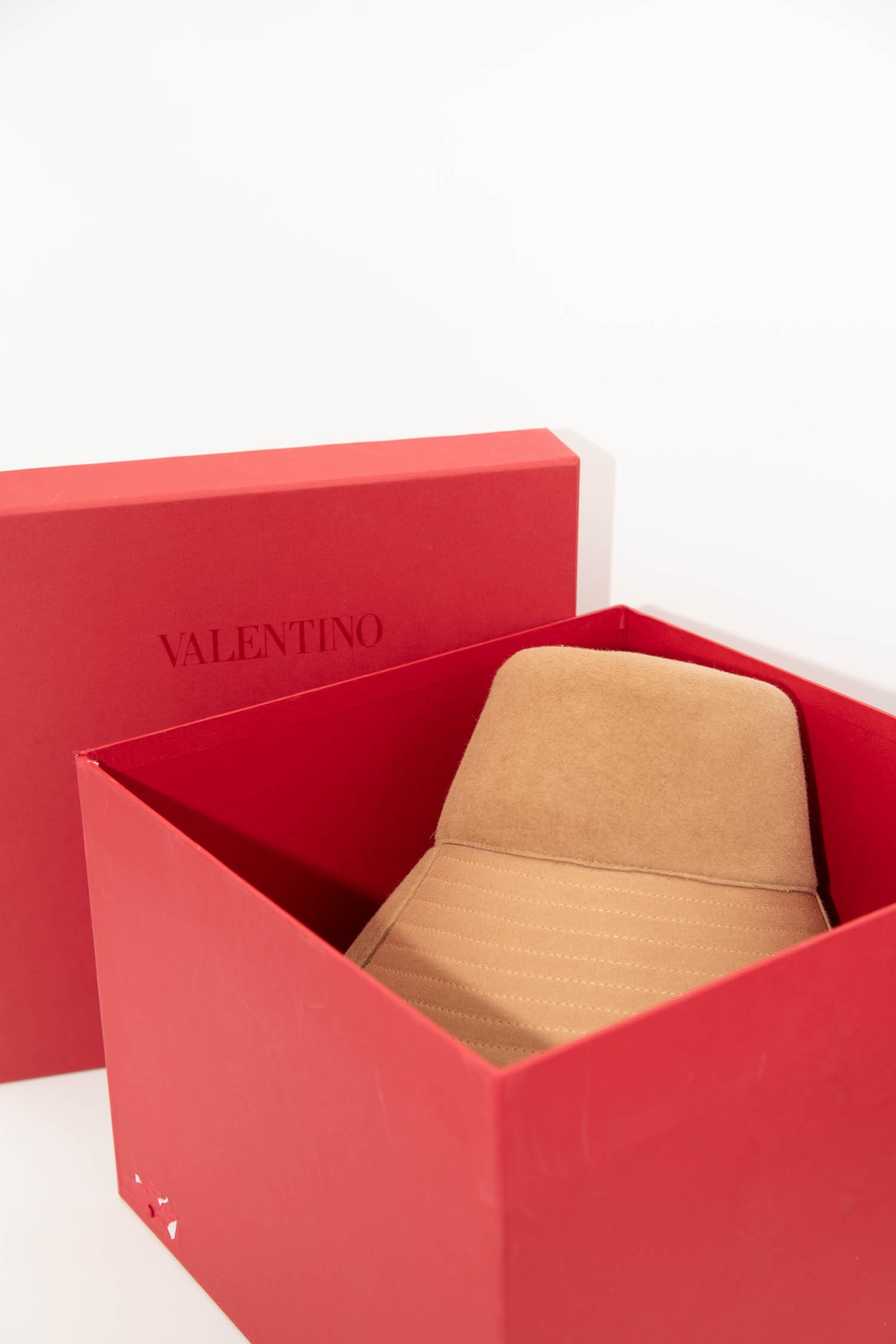 Valentino Garavani Hut mit Bändern in Camel