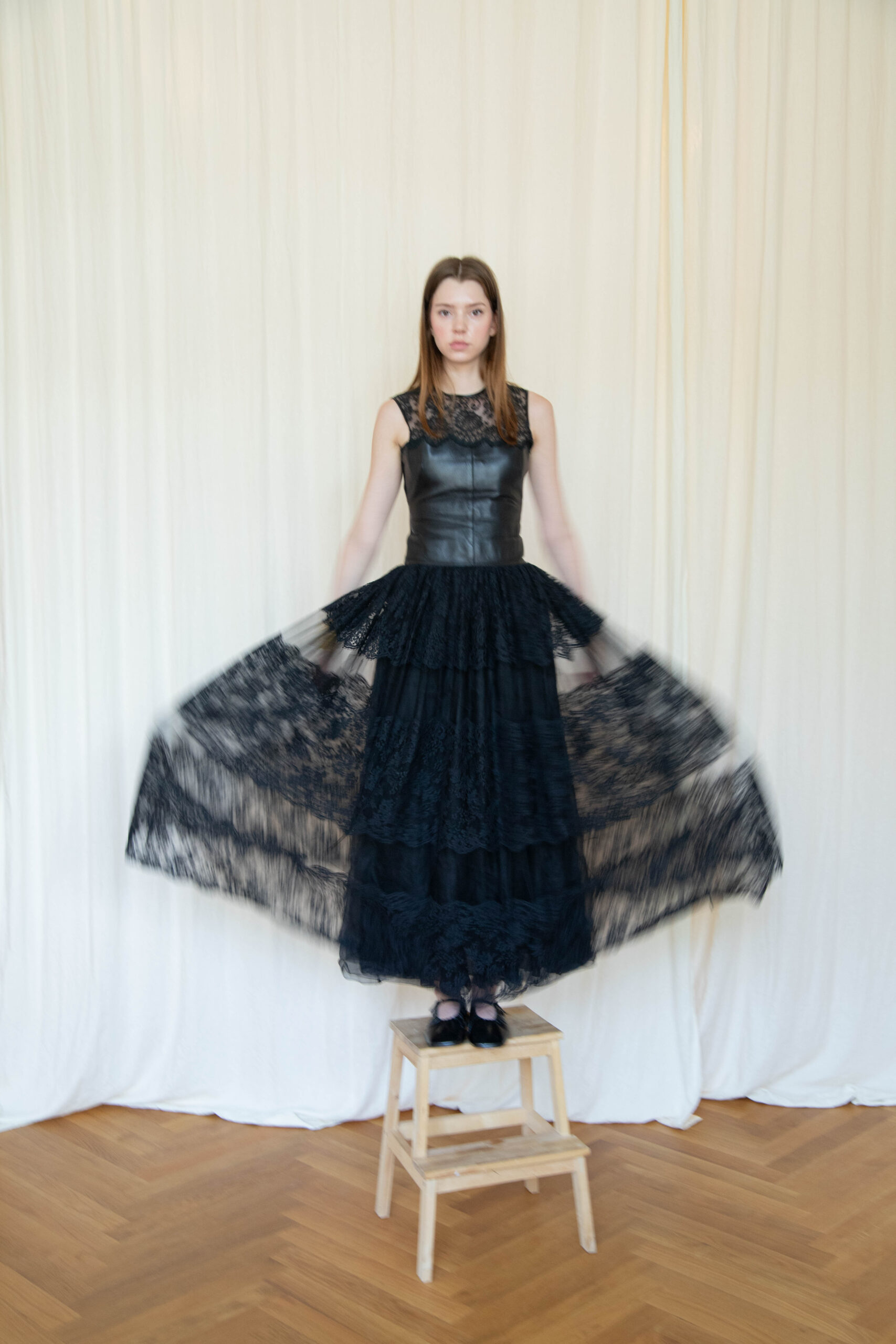 Valentino-damen-bekleidung-Maxikleid- Spitze-Lederkorsett-Schwarz.jpg