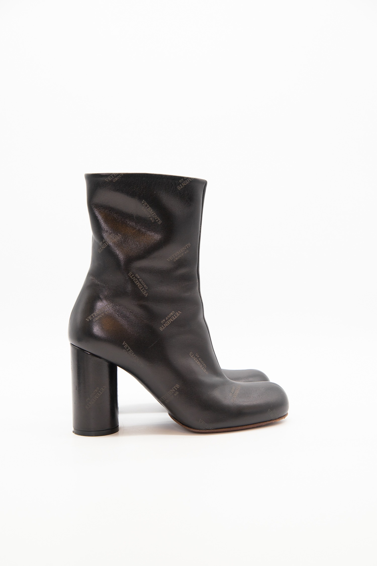 Vetements Stiefeletten in Schwarz