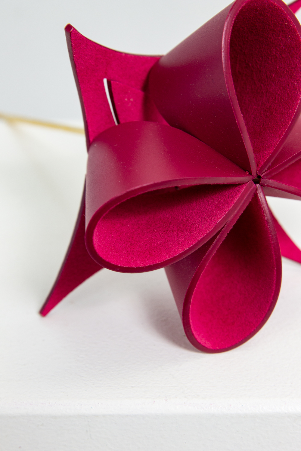 Woman-Accessoires-Louis-Vuitton-Origami-Flower-19.jpg