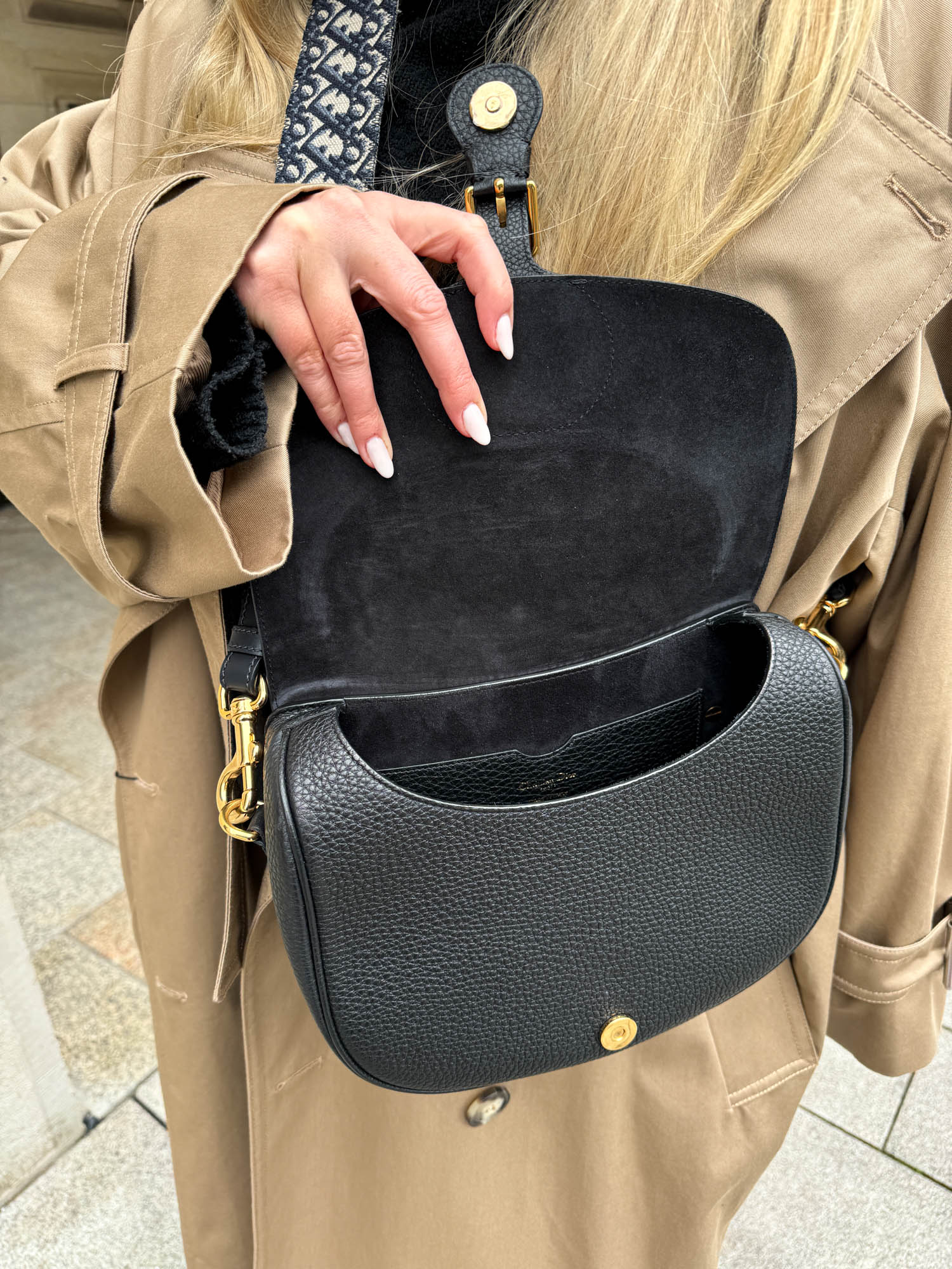 Dior "Bobby" Umhängetasche in Schwarz mit Monogram-Gurt