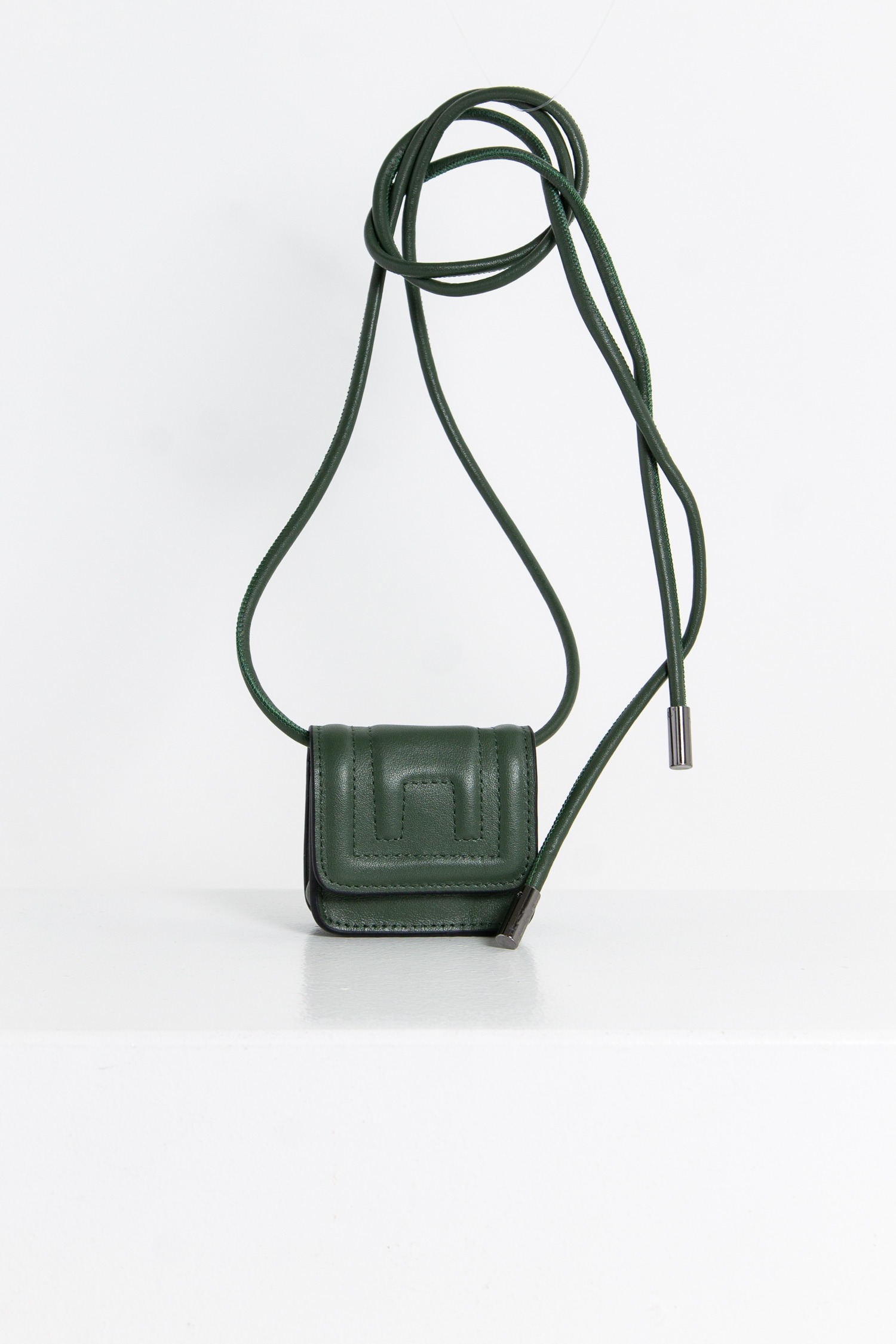 Dorothee Schumacher Airpod Case in Grün