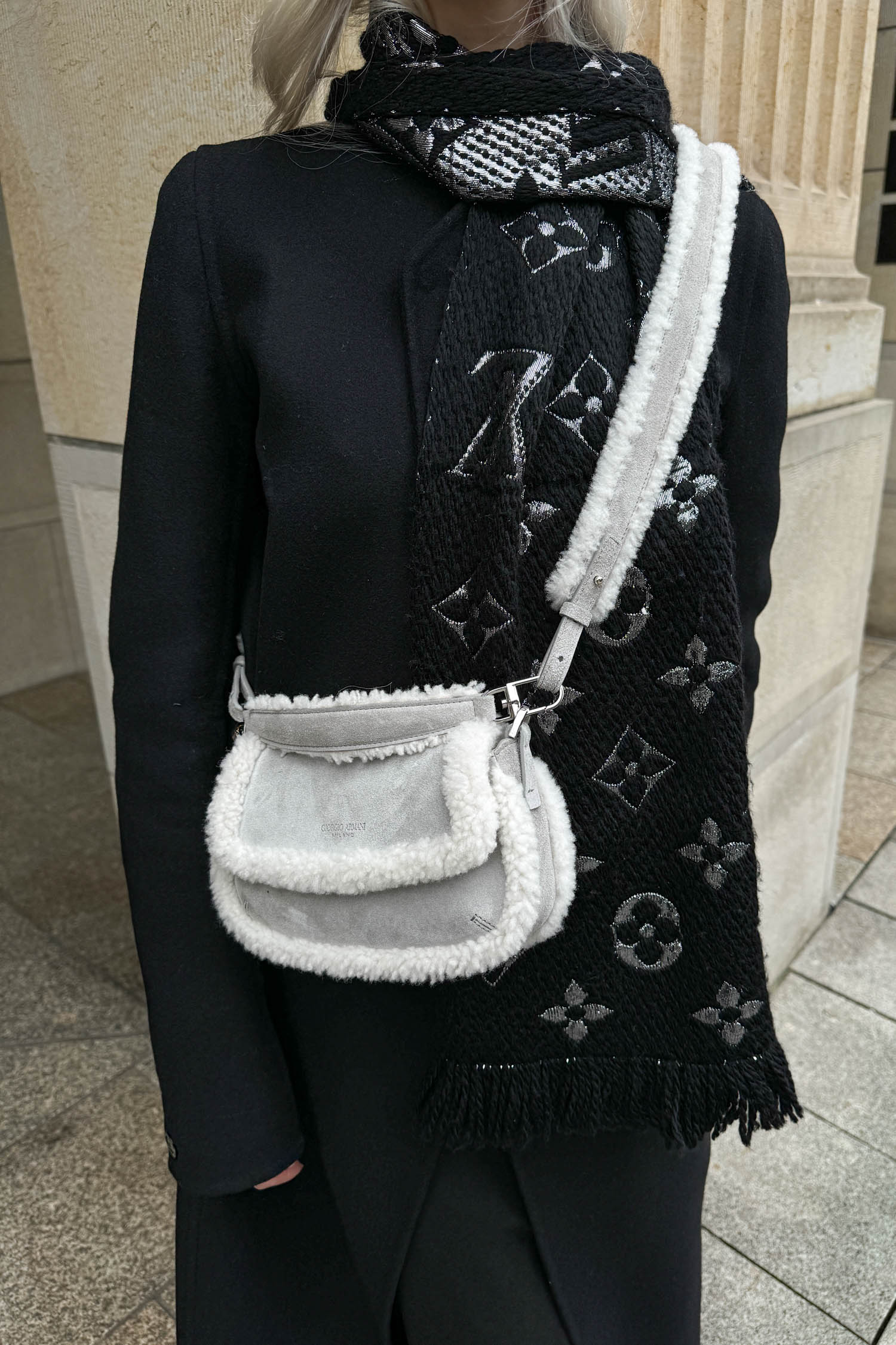 Giorgio Armani "La Prima" Umhängetasche mit Fell in Grau