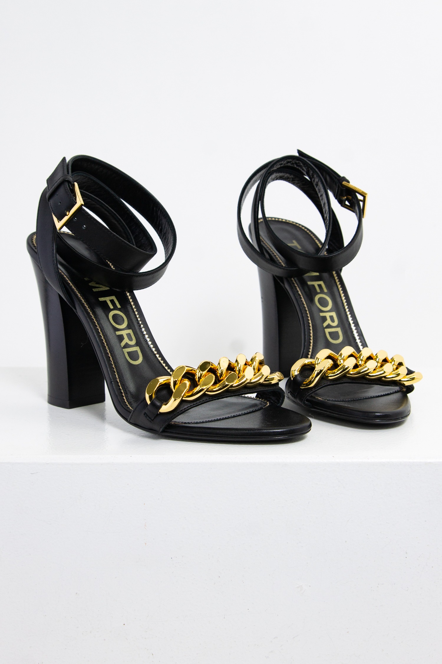 Tom Ford offene Pumps mit Kettendetail und Fesselriemen