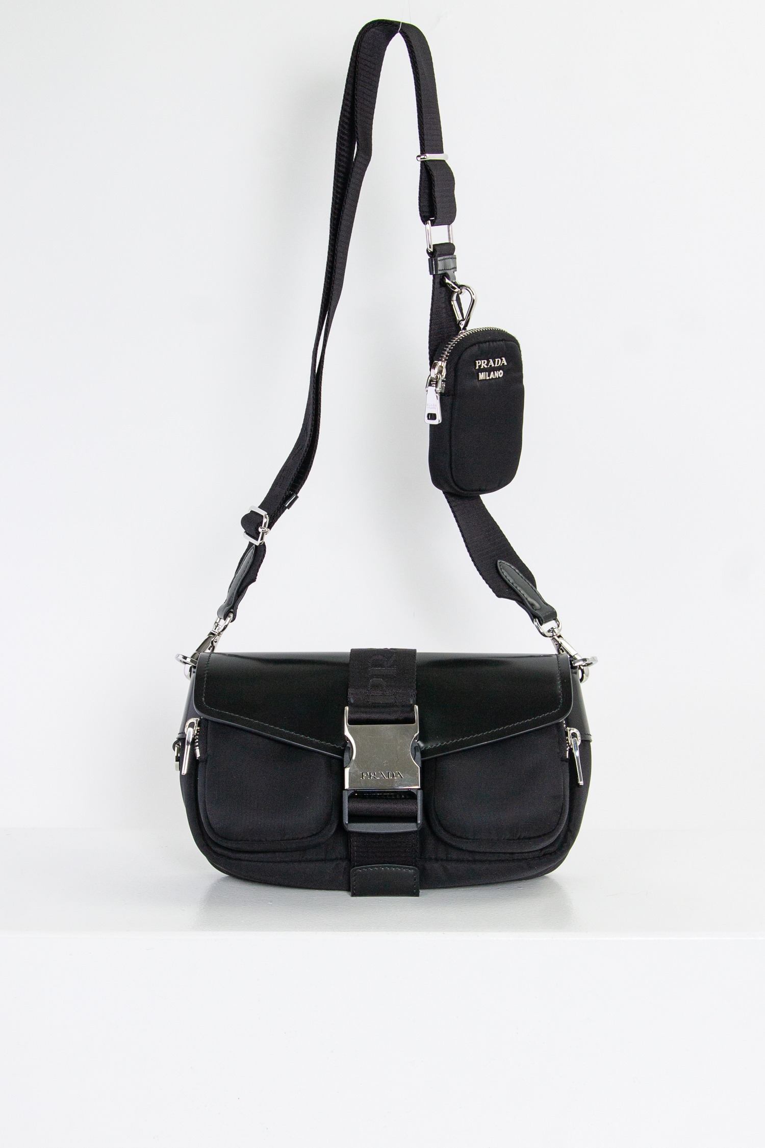 Prada Pocket Umhängetasche in Schwarz