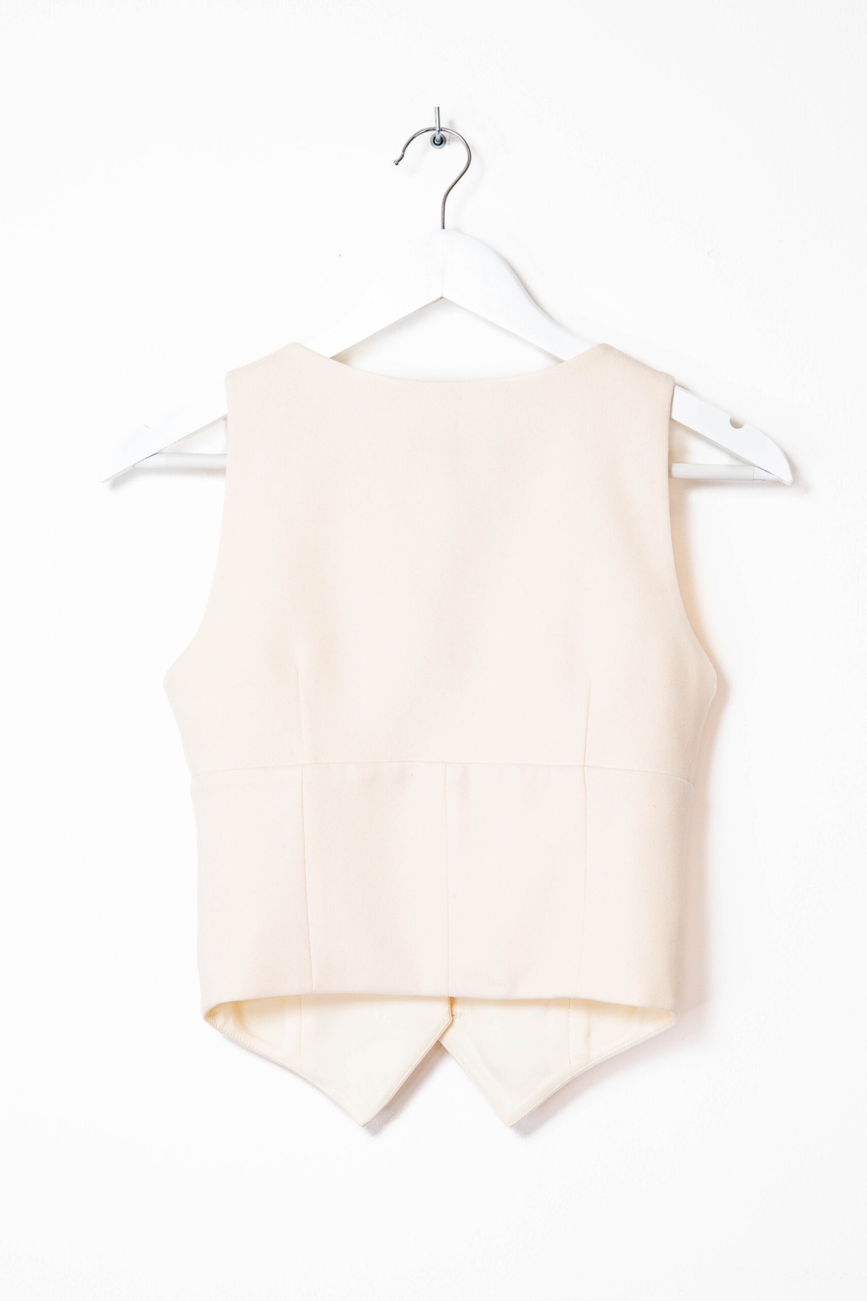 Ceren Ocak Set aus Hose, Weste und Blazer in Creme