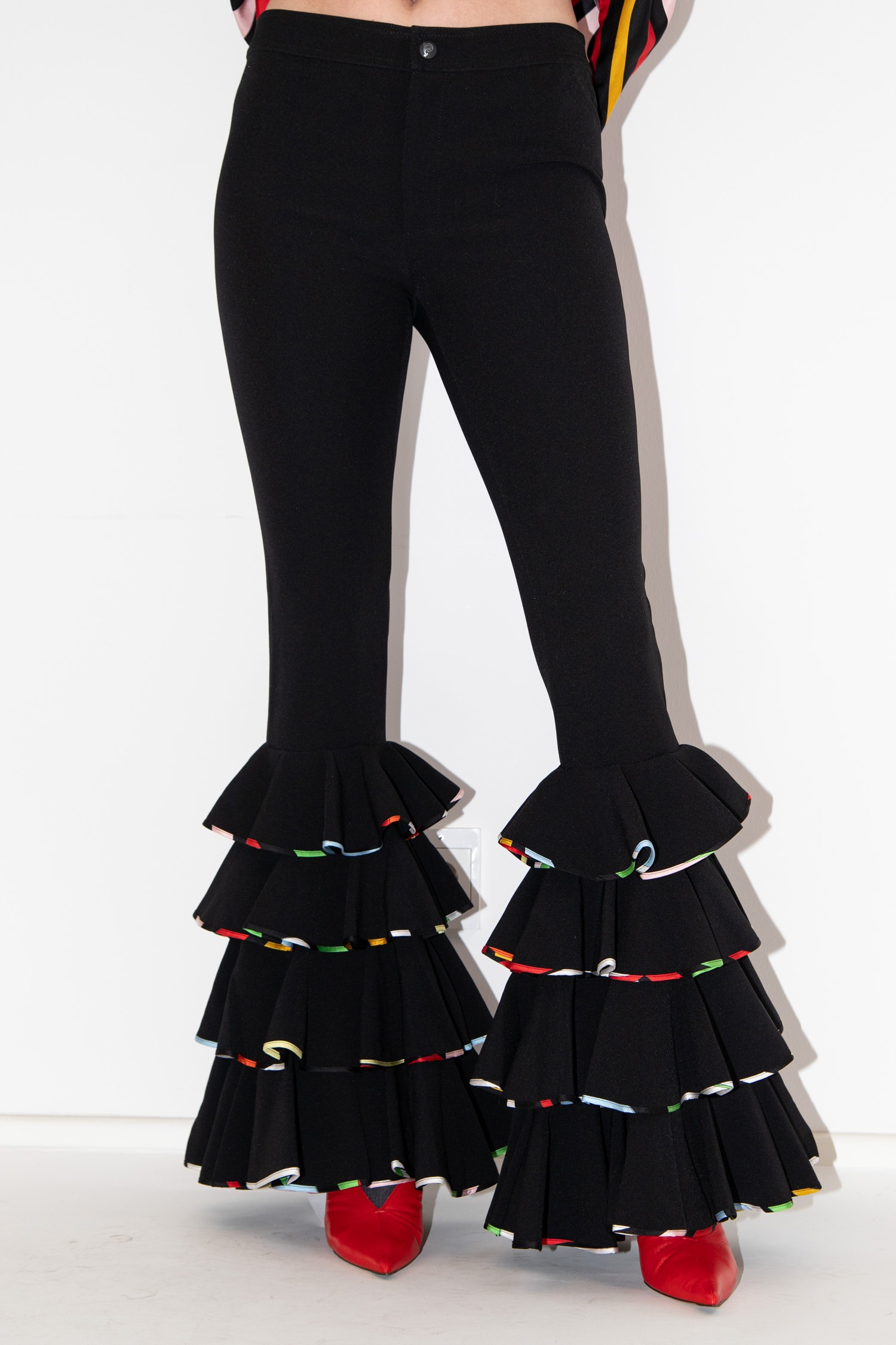 Emilio Pucci Stoffhose mit bunten Rüschen in Schwarz