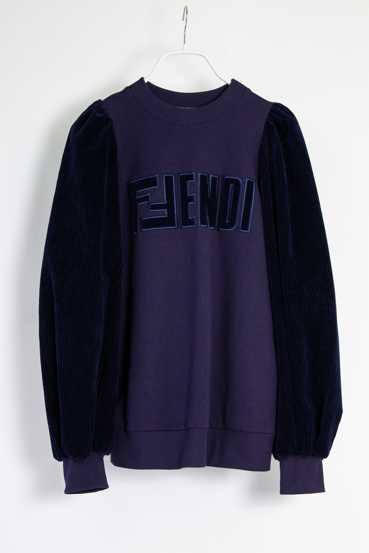 Fendi Pullover in dunkelblau mit Cordärmeln