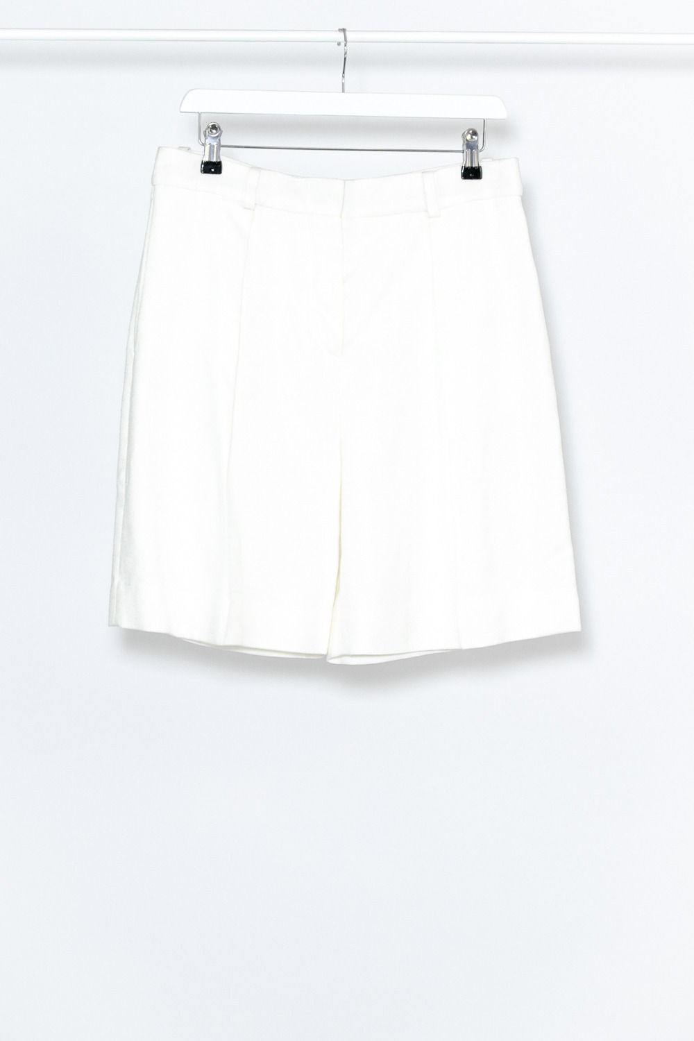 Victoria Beckham Shorts in Weiß