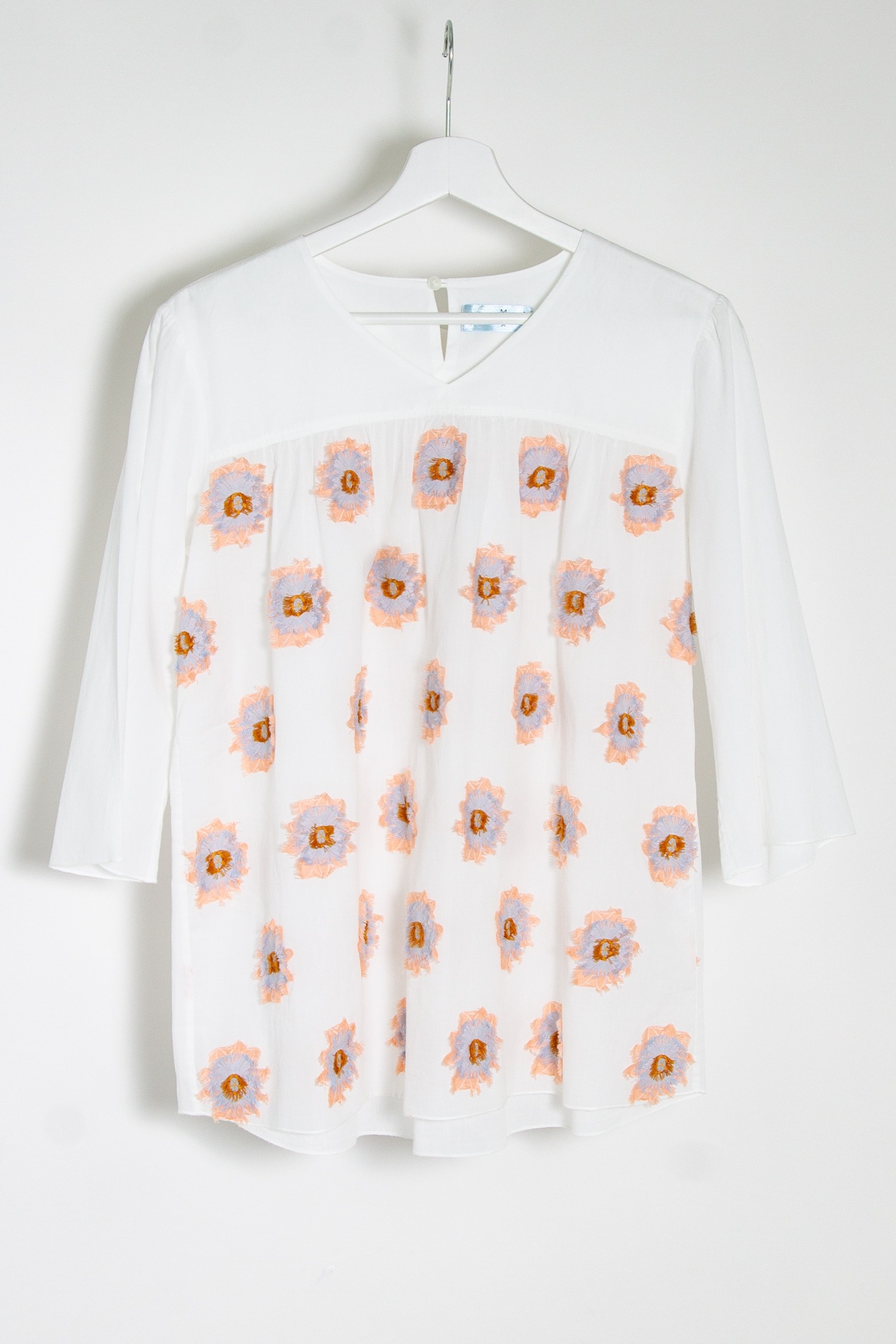 Max Volmáry Bluse in weiß mit Blumenstickereien