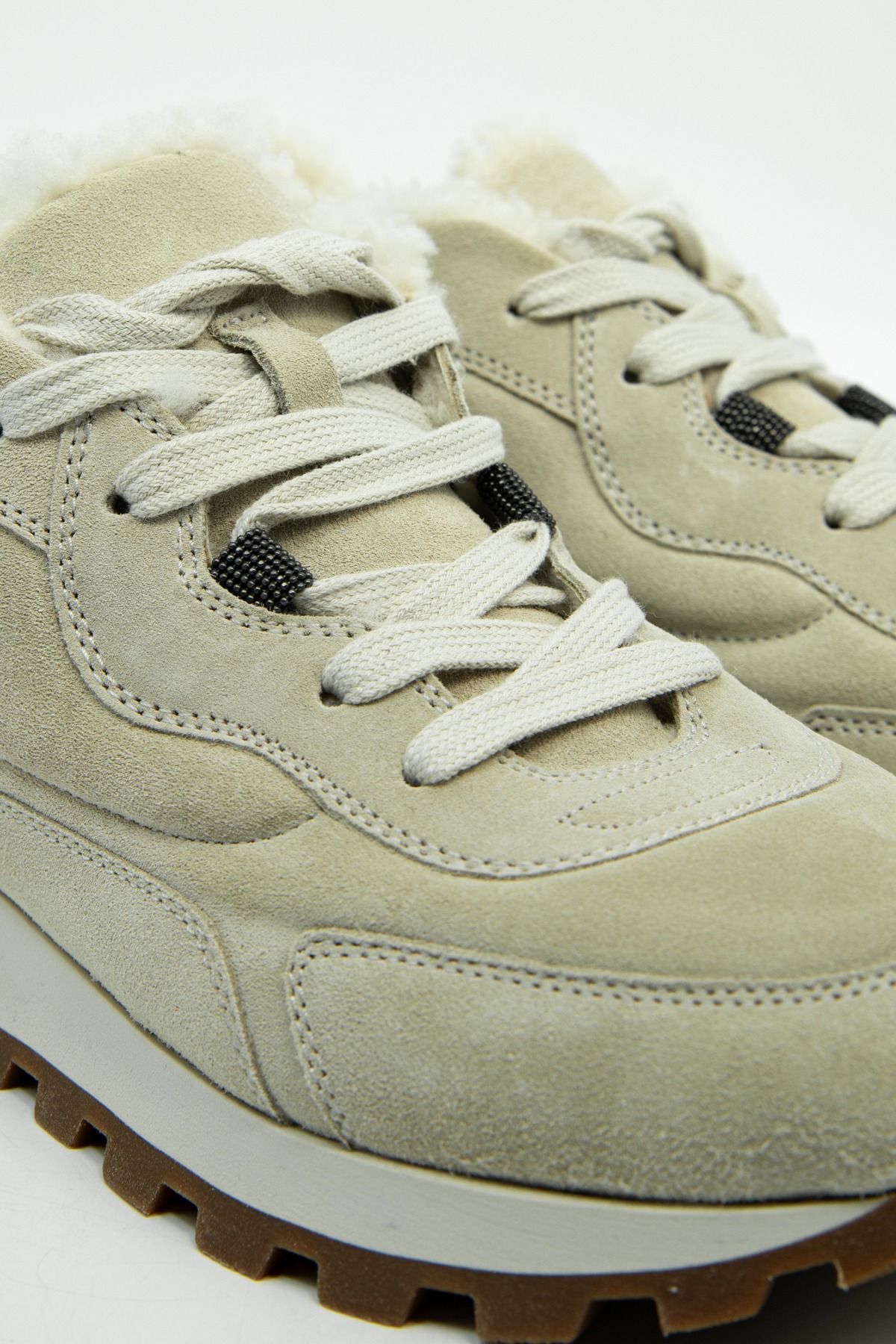 Brunello Cucinelli Sneaker mit Shearling in Hellbeige und Ecru