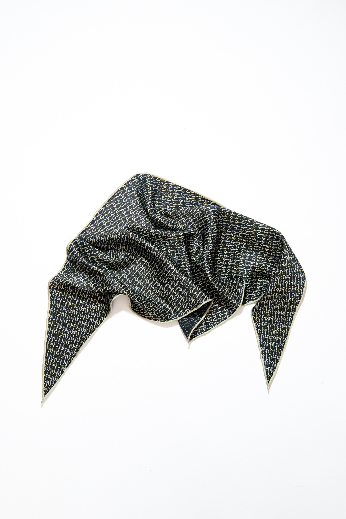 Gucci Tuch mit Muster in Schwarz und Beige