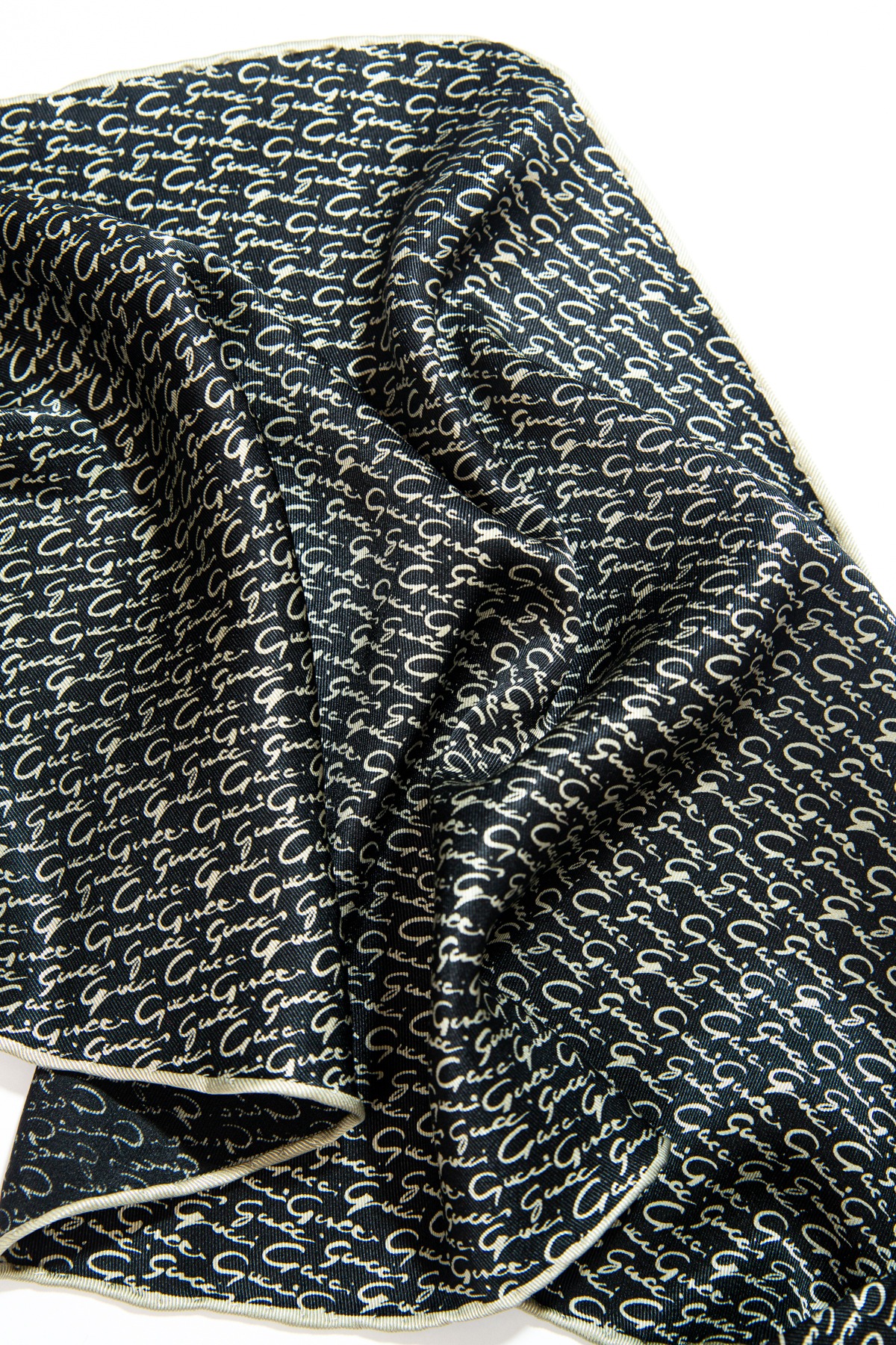Gucci Tuch mit Muster in Schwarz und Beige