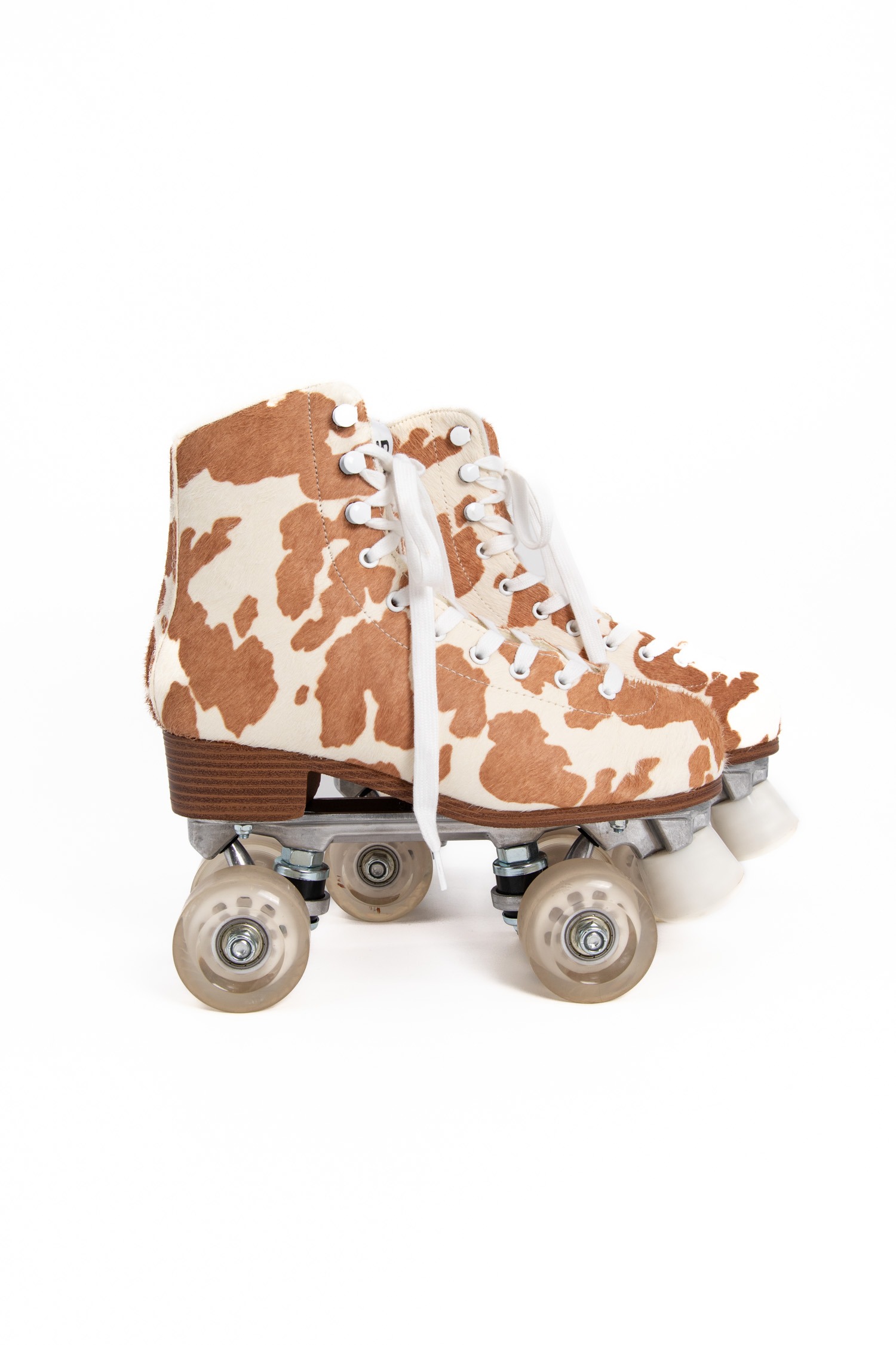 Intentionally Blank Rollschuhe in Kuh- Optik