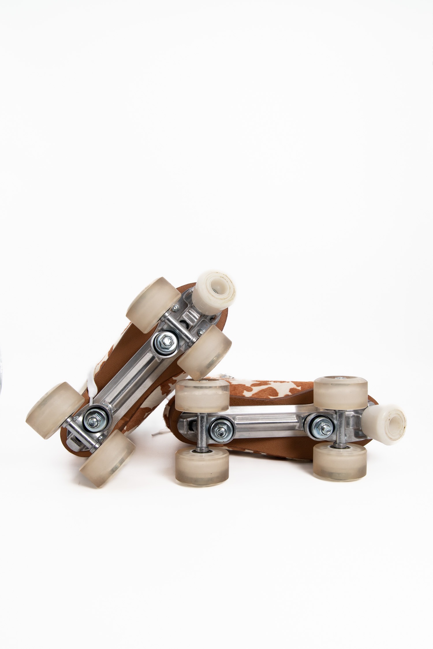 Intentionally Blank Rollschuhe in Kuh- Optik
