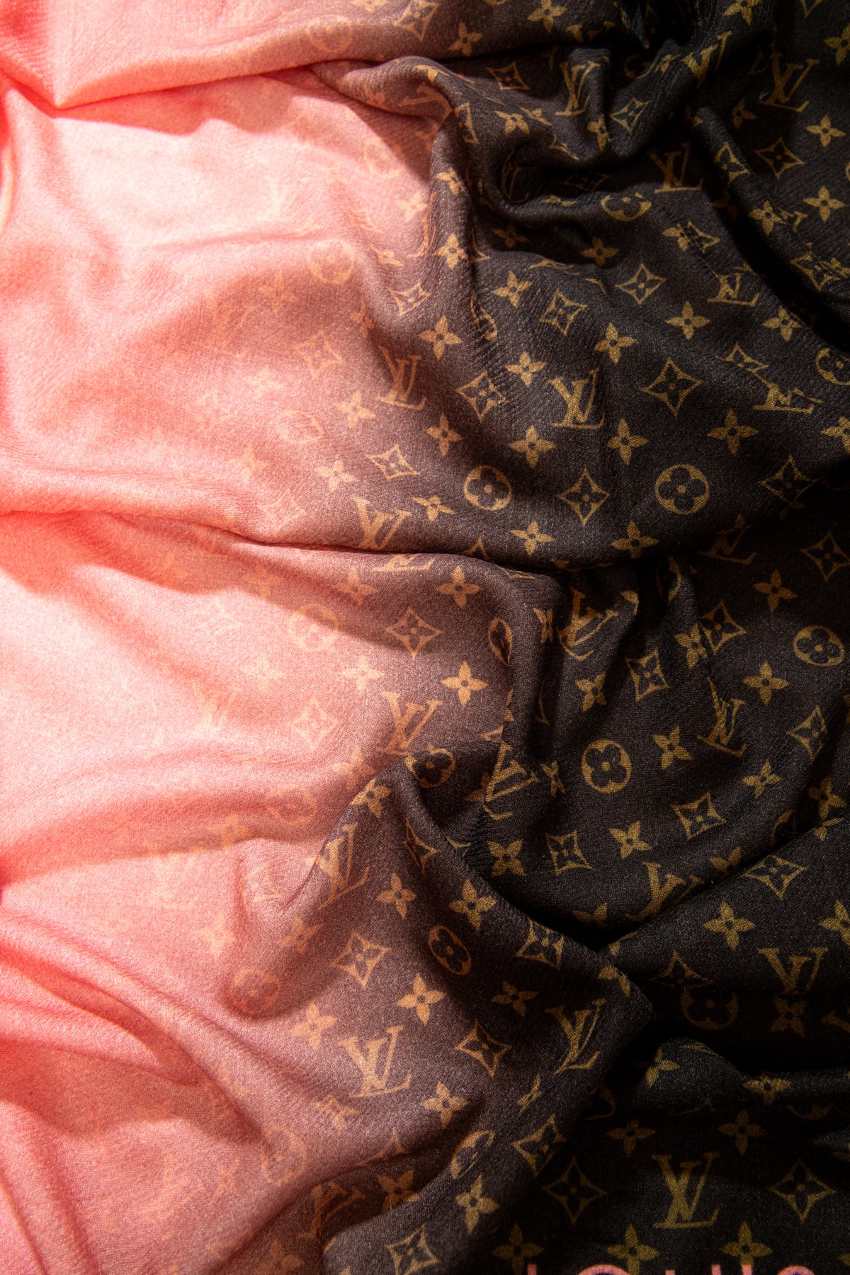Louis Vuitton "Telling" Tuch in Braun, Dunkelbraun und Lachs