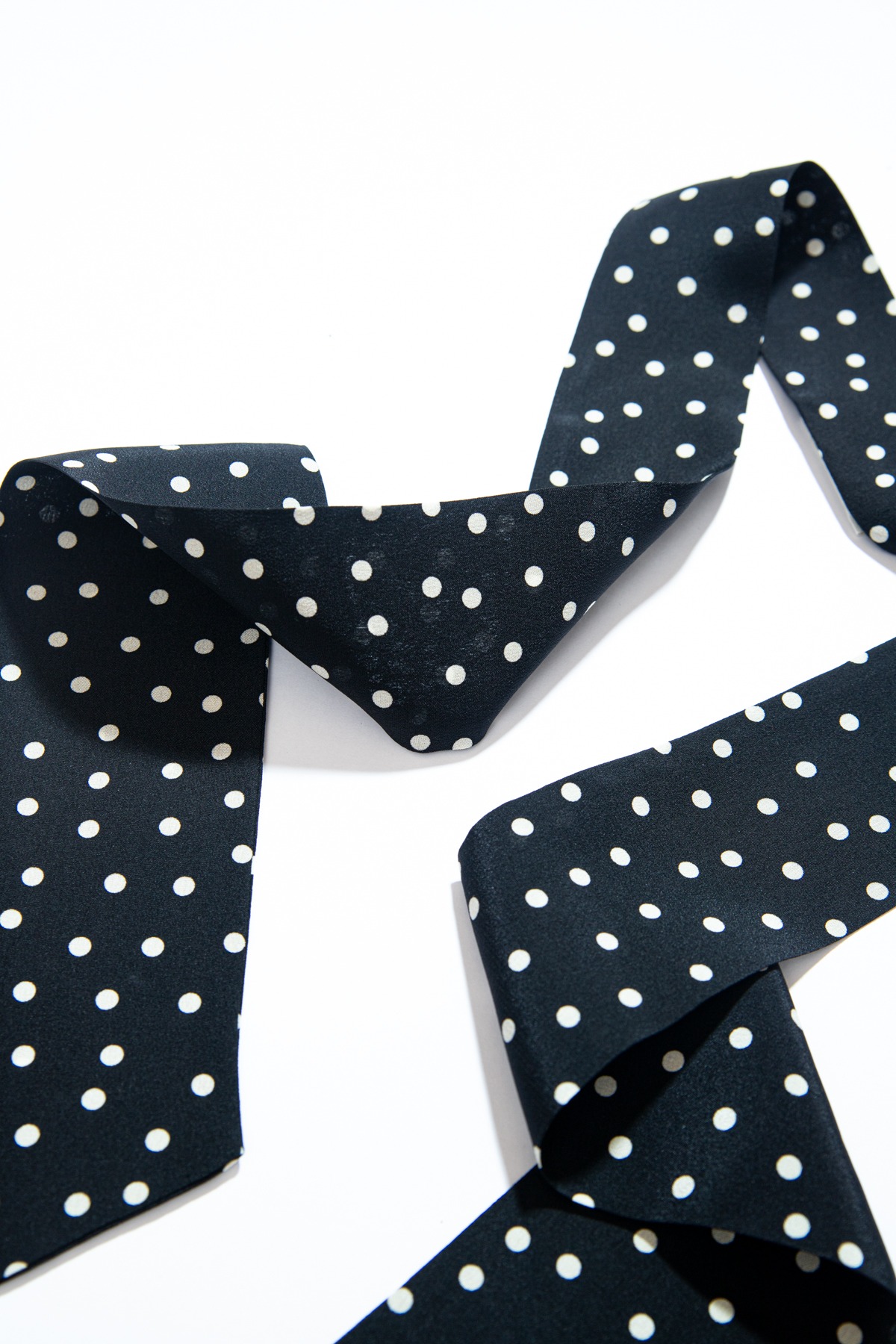 Saint Laurent Twilly mit Punkten in Schwarz und Ecru