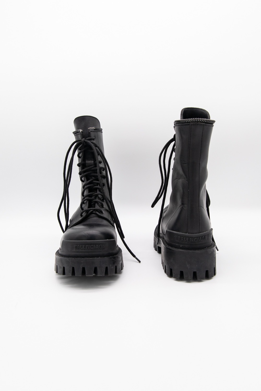 Balenciaga Lace-Up Stiefel in Schwarz