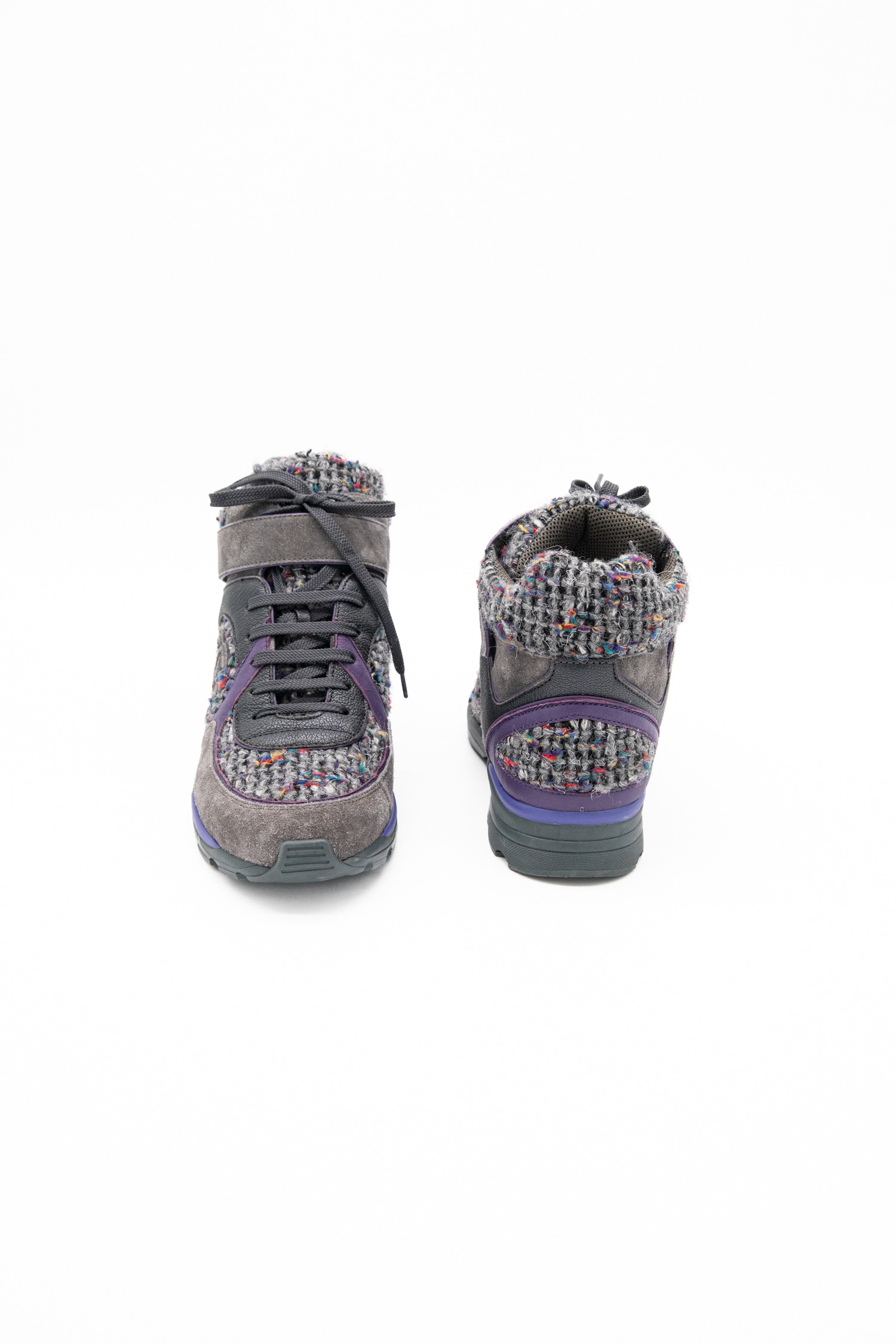 Chanel Sneaker aus Tweed in Grau, Dunkelblau und Lila