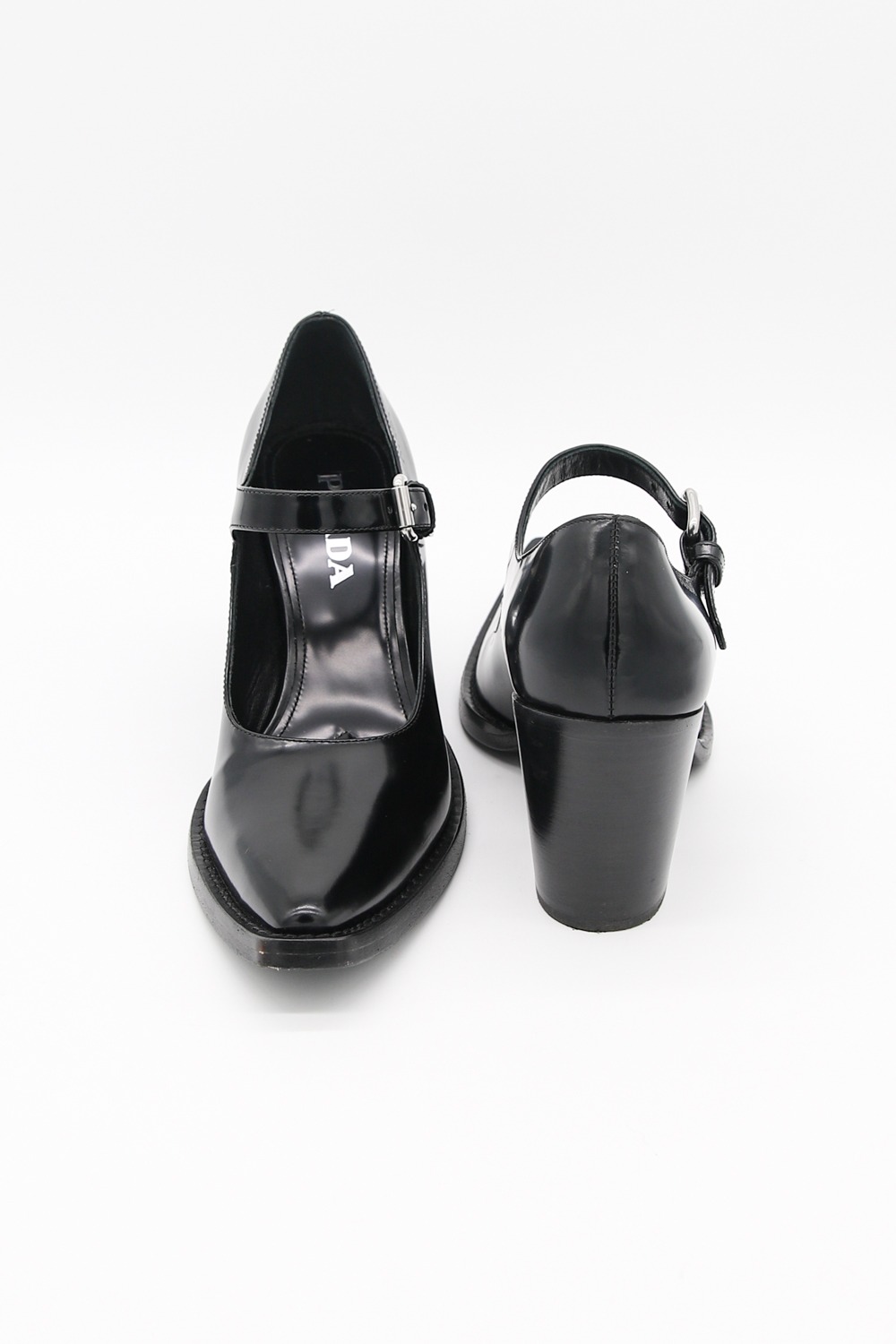 Prada Pumps mit Riemen in Schwarz