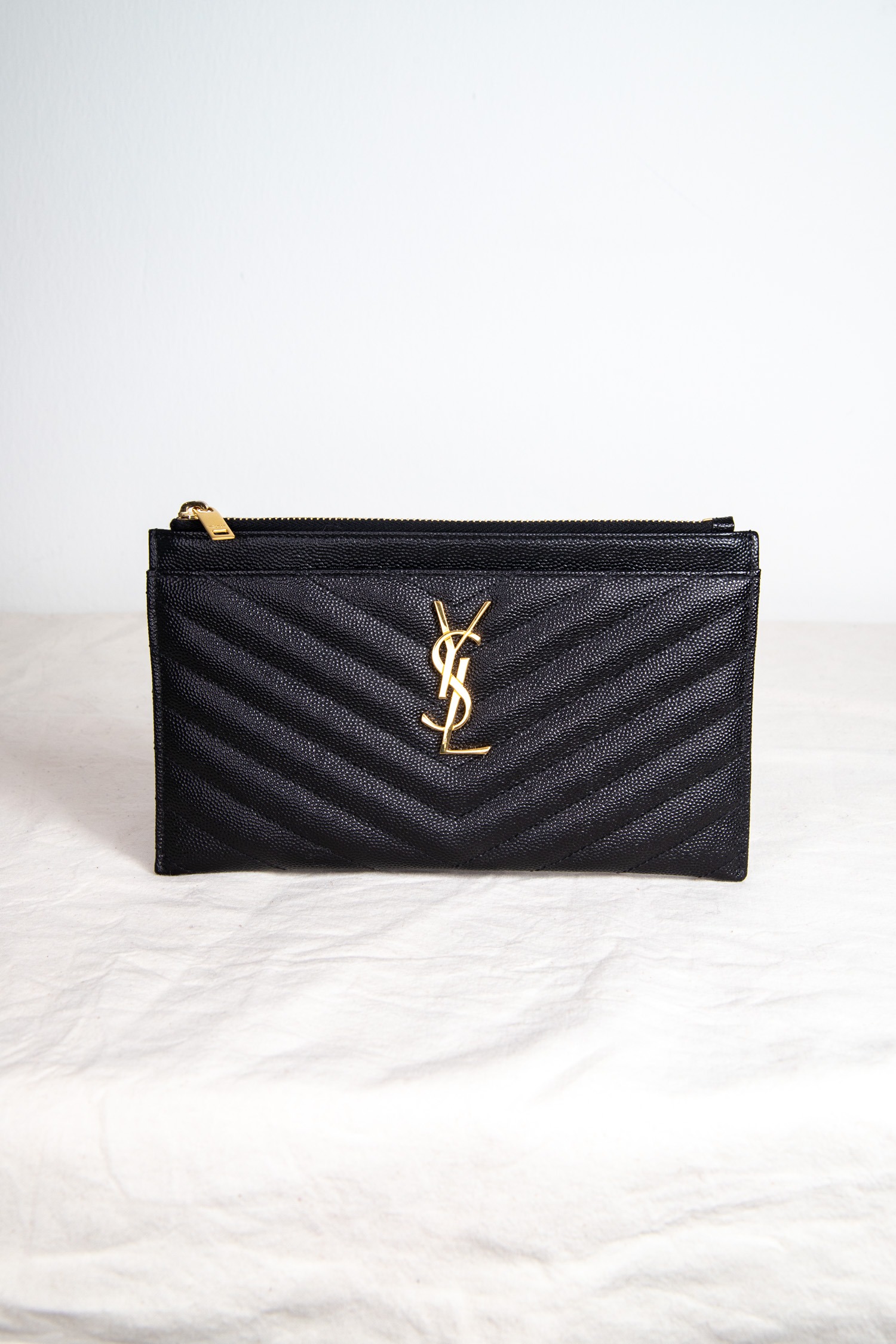 Saint Laurent "YSL Pouch Monogramme" in Schwarz