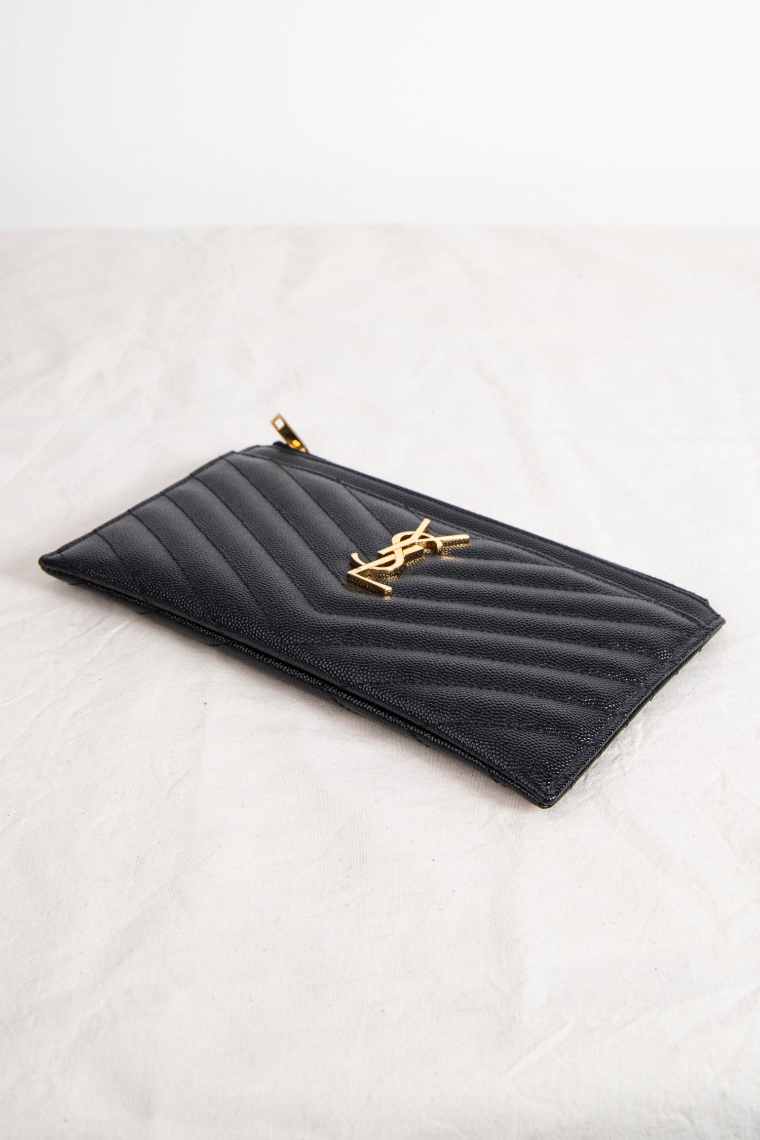 Saint Laurent "YSL Pouch Monogramme" in Schwarz