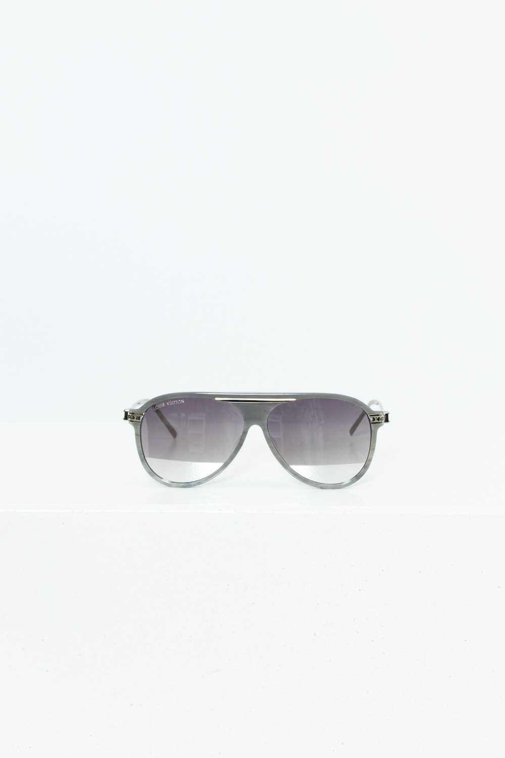 Louis Vuitton Sonnenbrille in Grau