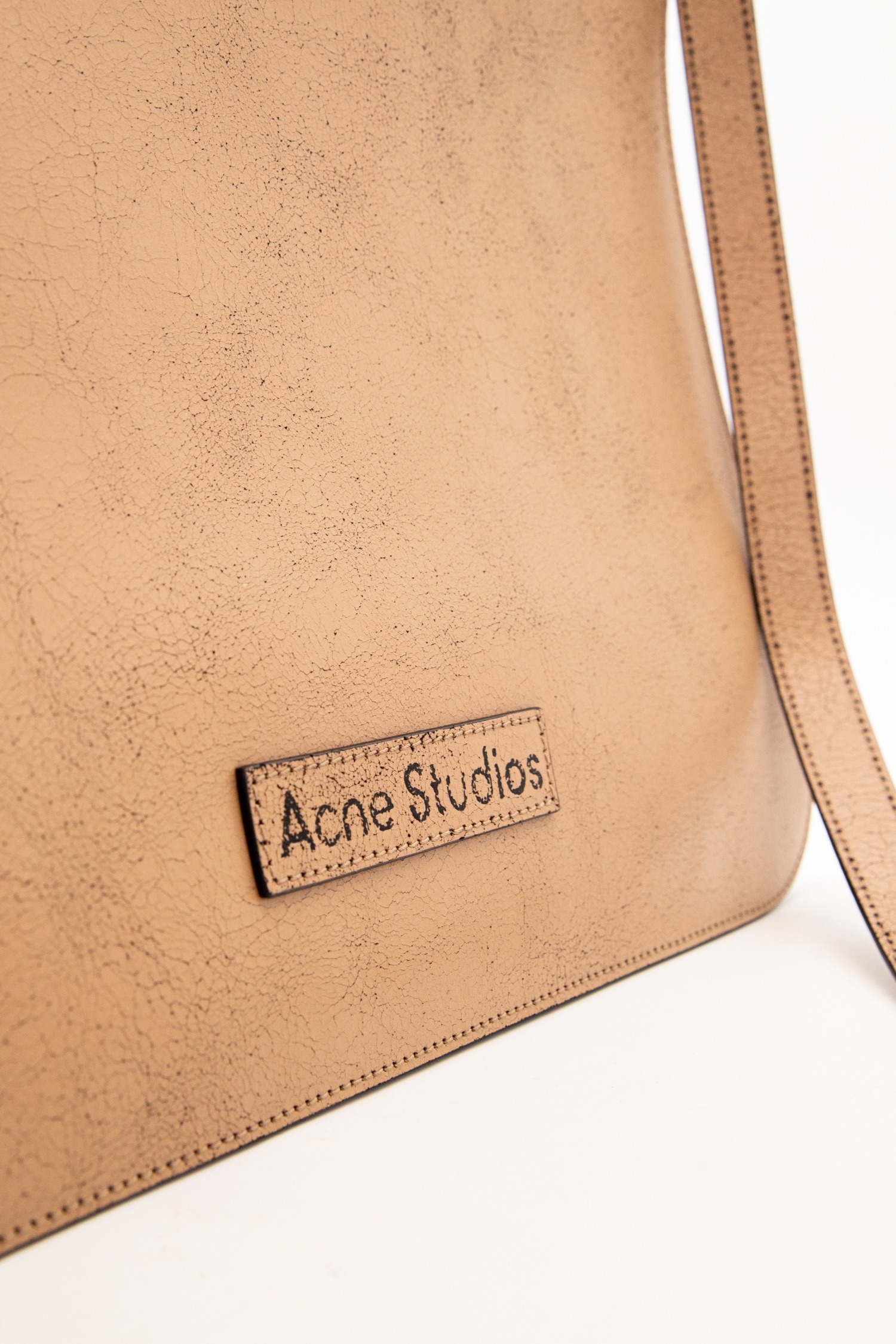 Acne Studios "Platt" Umhängetasche in Beige und Schwarz