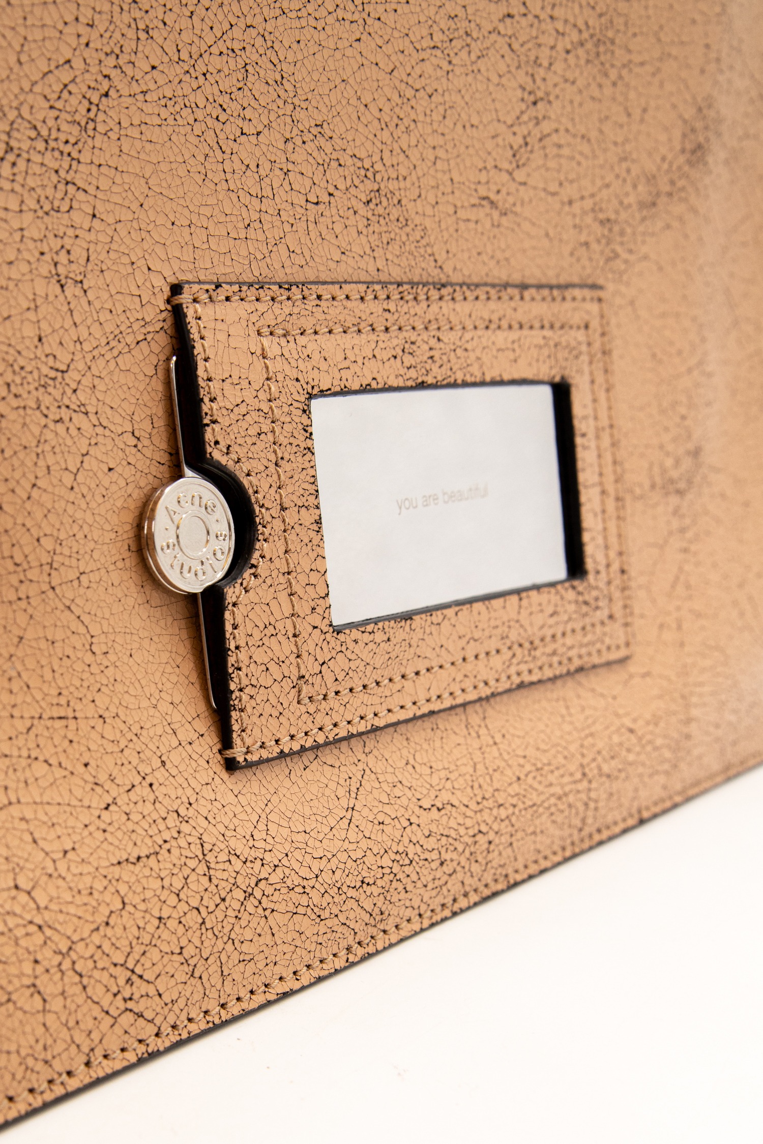Acne Studios "Platt" Umhängetasche in Beige und Schwarz