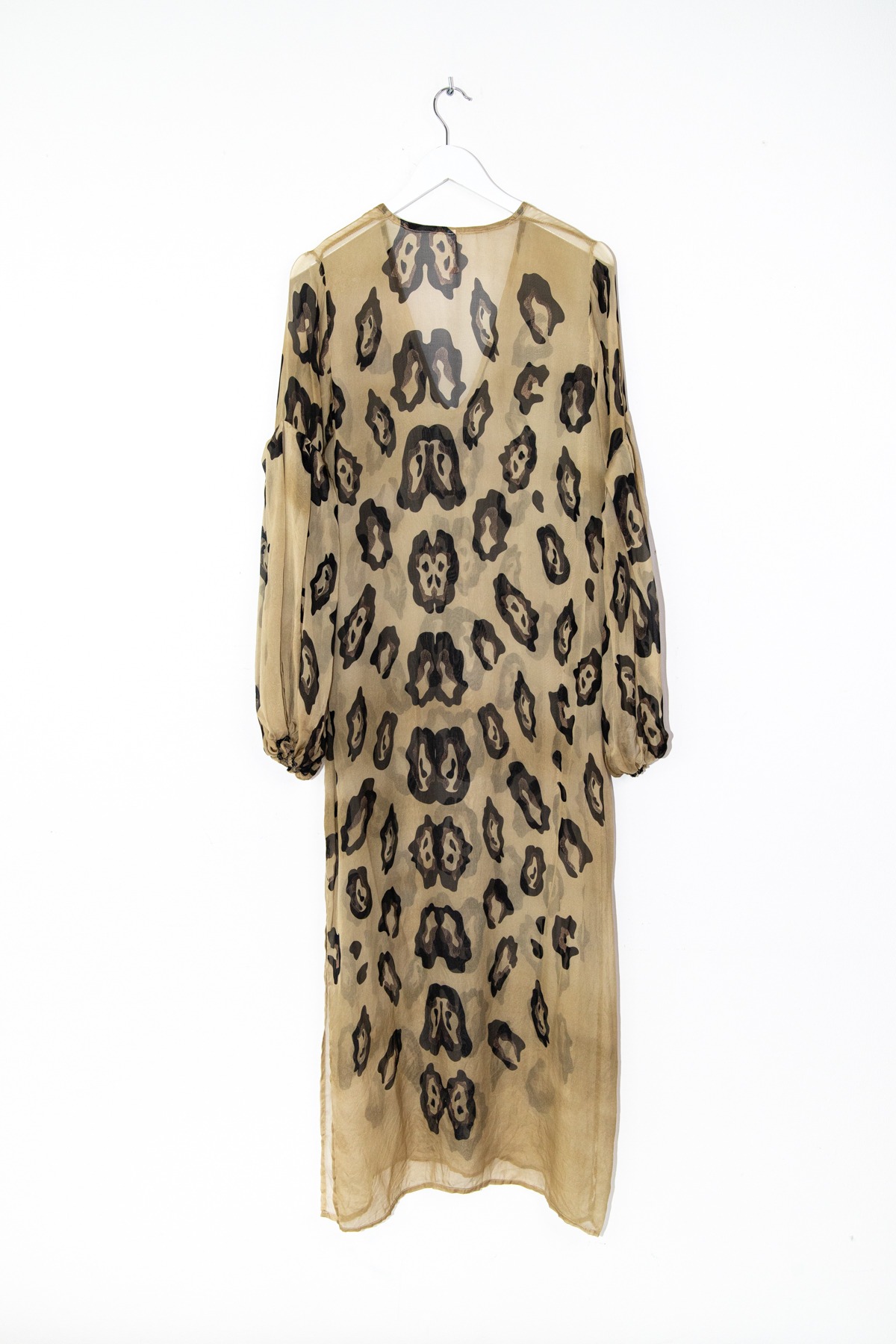 Aguaclara Maxikleid mit Leomuster in Oliv und Schwarz