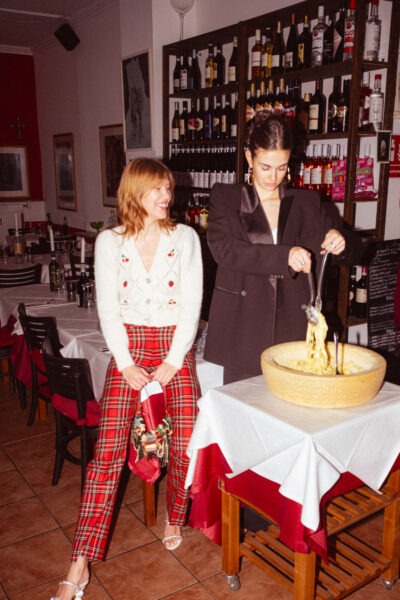 Alessandra "Rich Fruit" Cardigan mit Früchten in Cremeweiß