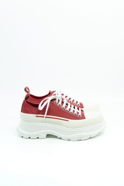 Alexander McQueen "Tread Slick Low Lace Up" Sneaker mit Plateau in Rot und Weiß