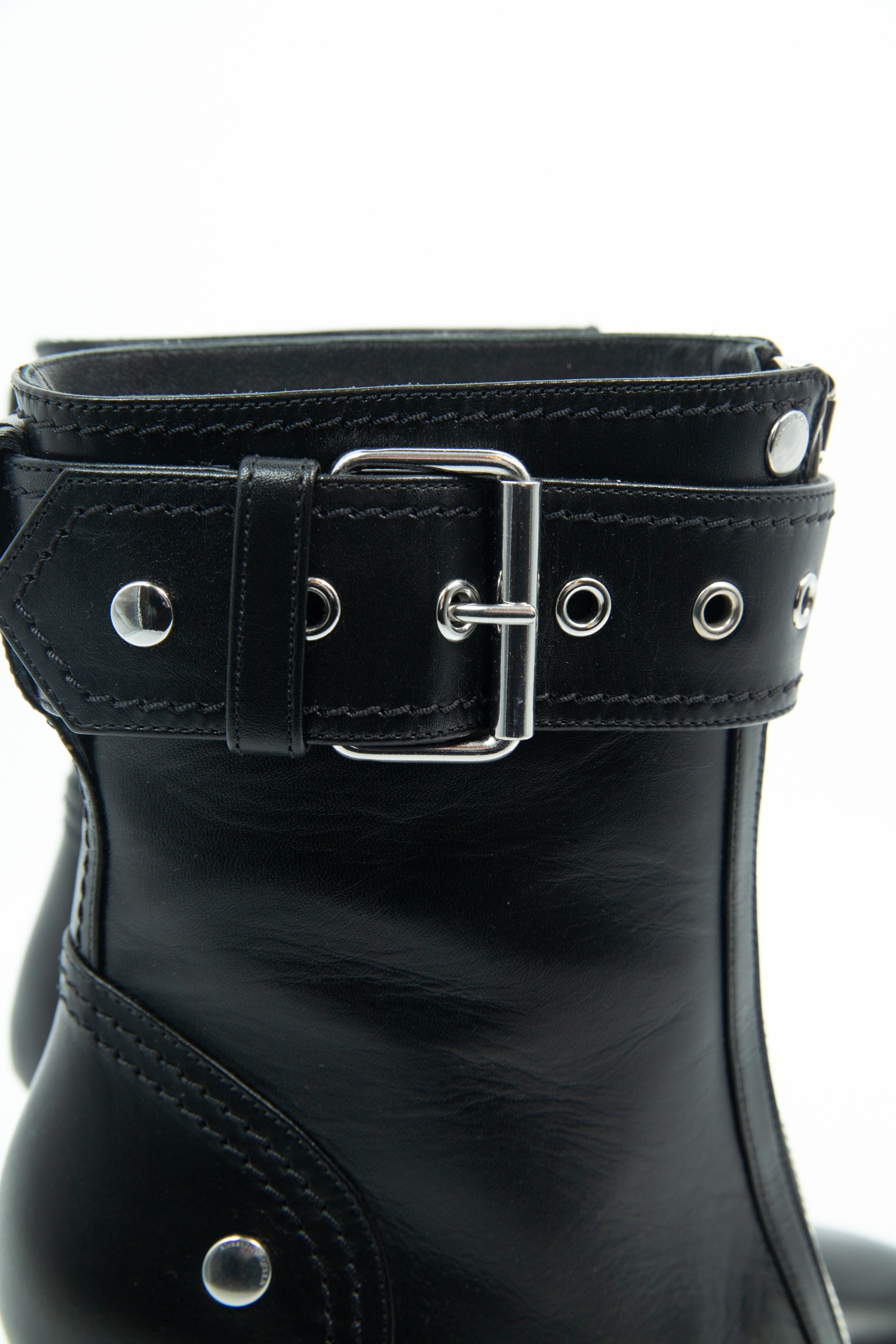 Alexander McQueen Stiefeletten aus Leder in Schwarz und Silber