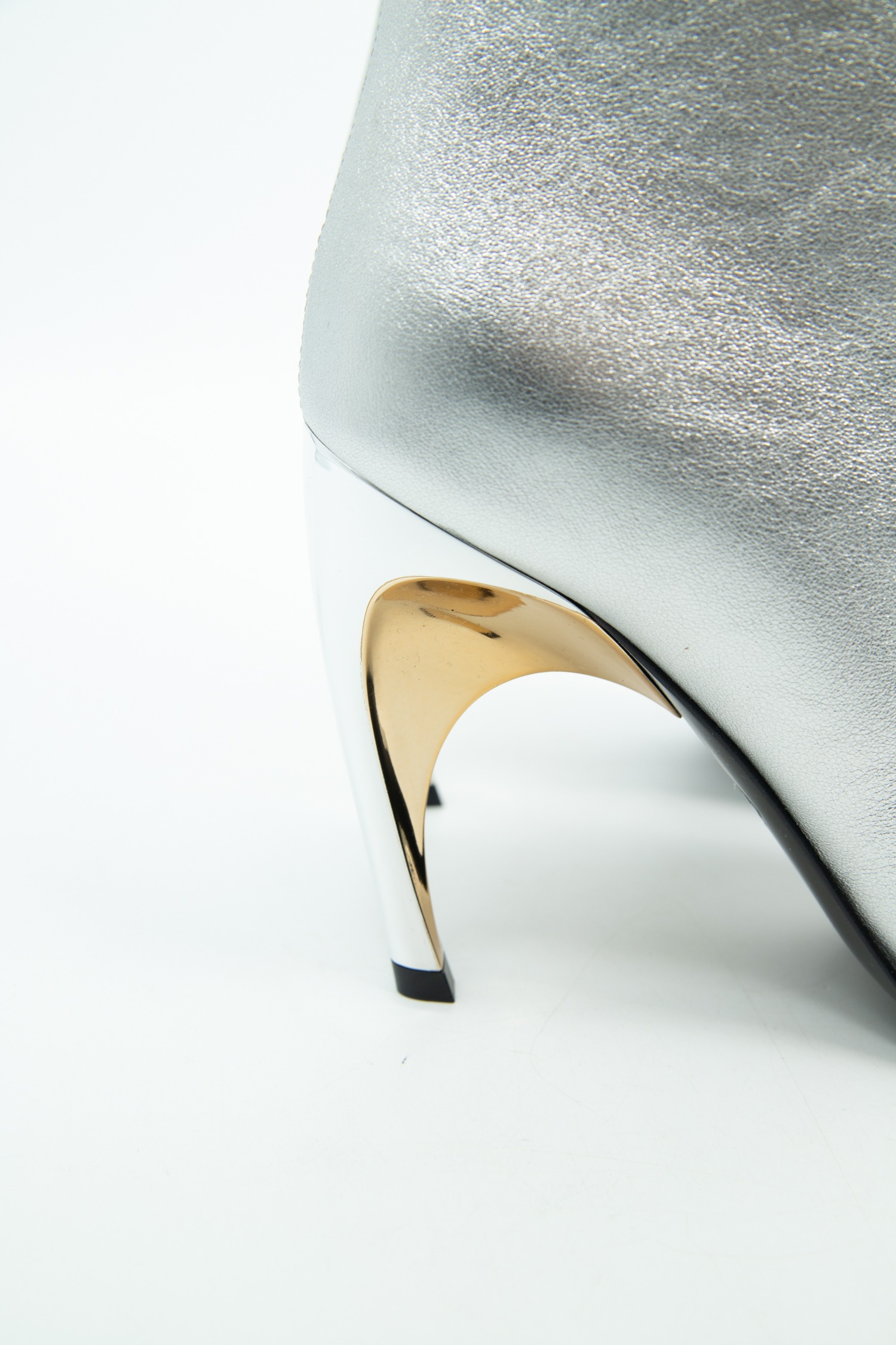 Alexander McQueen "Armadillo Metallic" Stiefeletten in Silber und Gold
