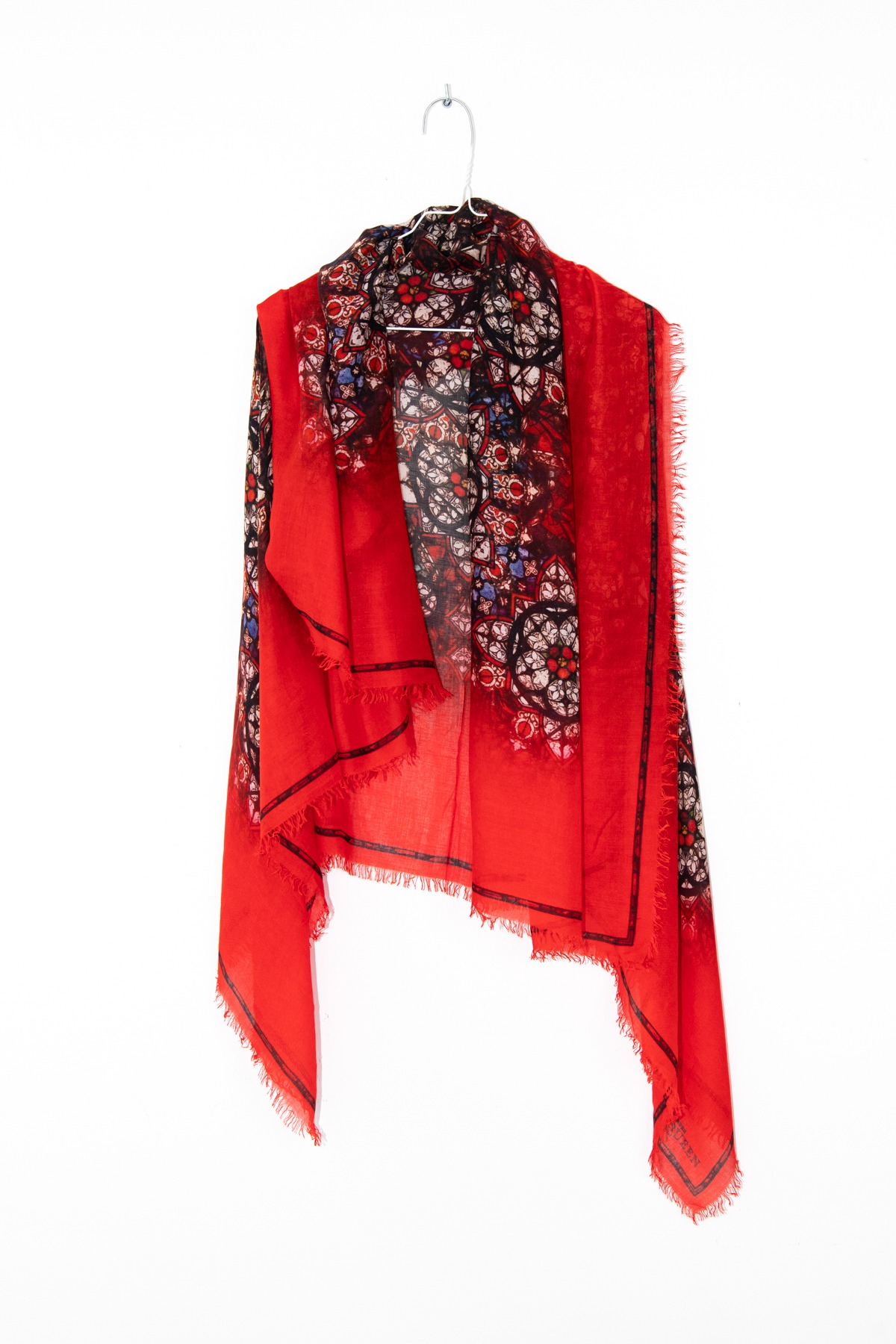 Alexander McQueen Tuch in Rot und Bunt