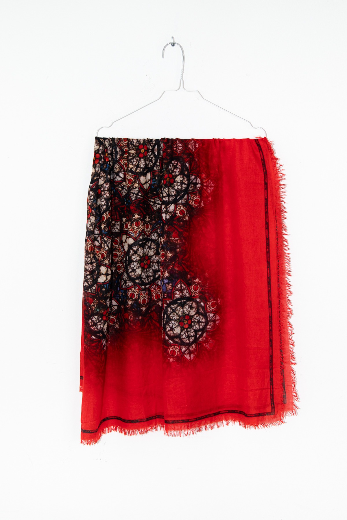 Alexander McQueen Tuch in Rot und Bunt