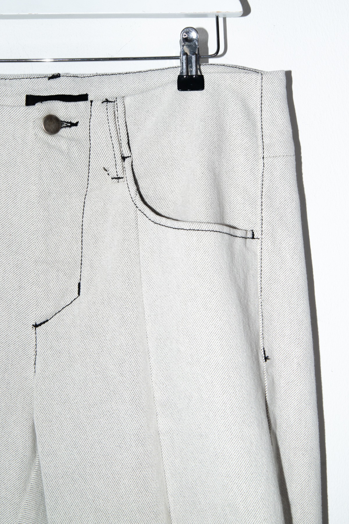 Andrew Ya Aqov Jeans in Ecru und Schwarz