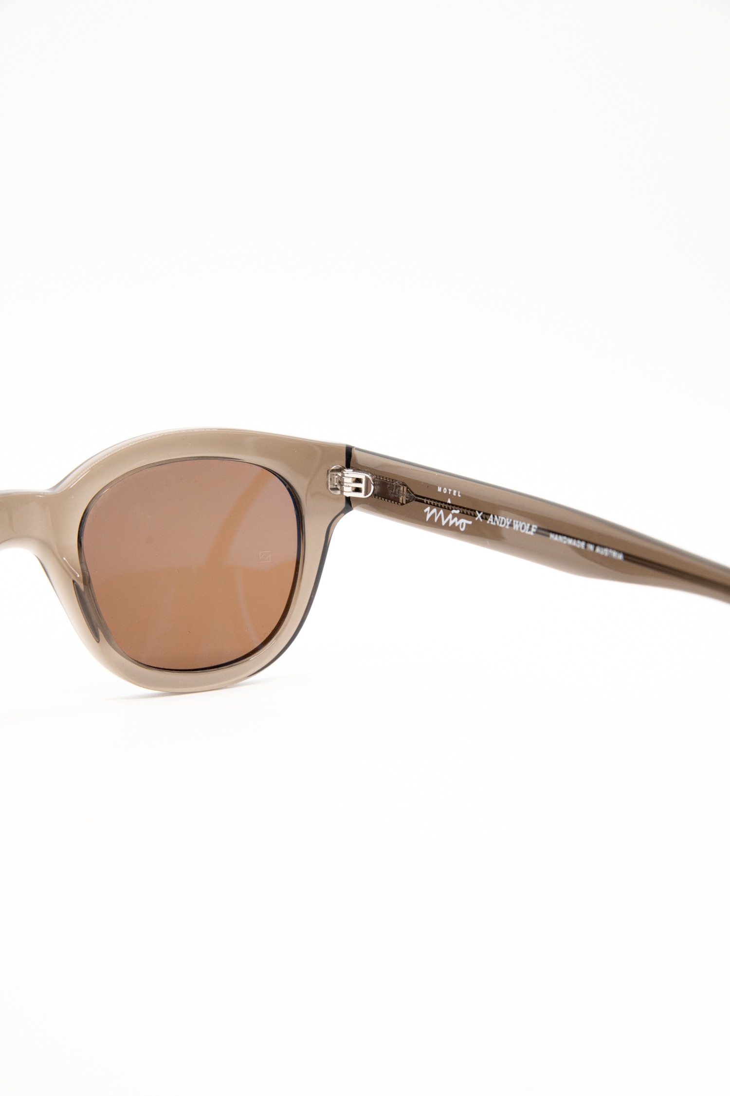 Andy Wolf x Motel a Miio "Adam" Sonnenbrille in Dunkelbraun