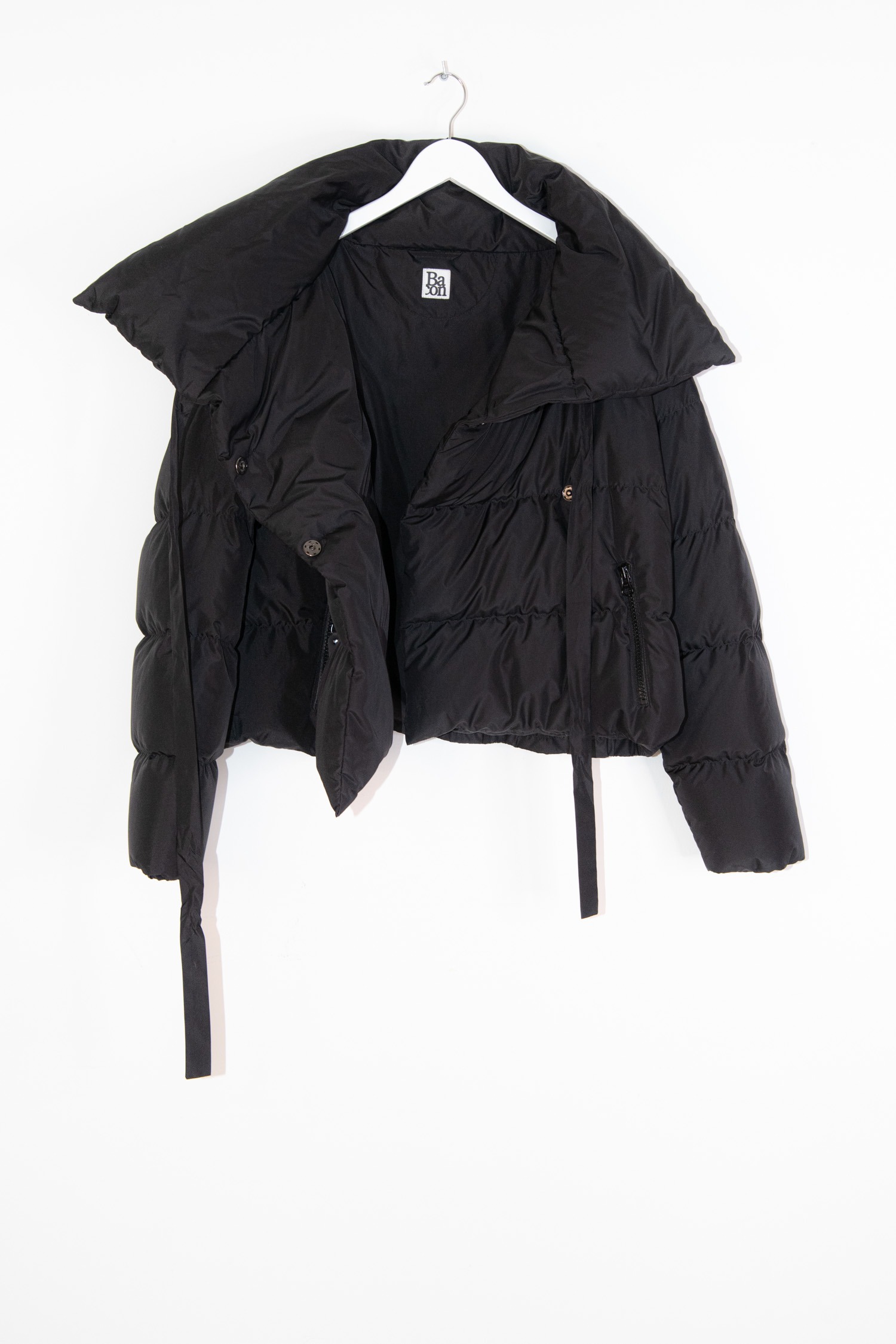 Bacon Daunenjacke mit Schleife in Schwarz