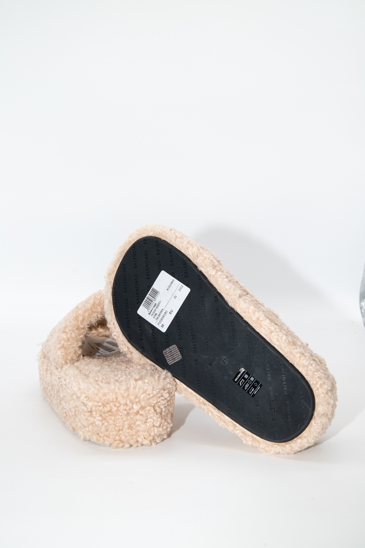 Balenciaga "Furry Plateau" Pantoletten in Hellbeige