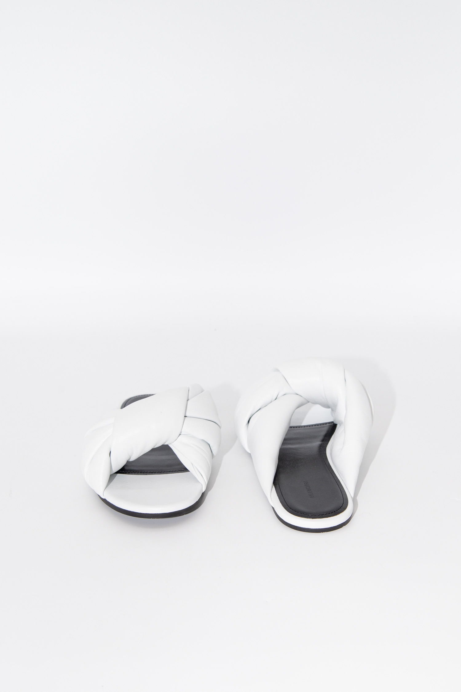Balenciaga "Drappy Flat" Pantoletten in Weiß