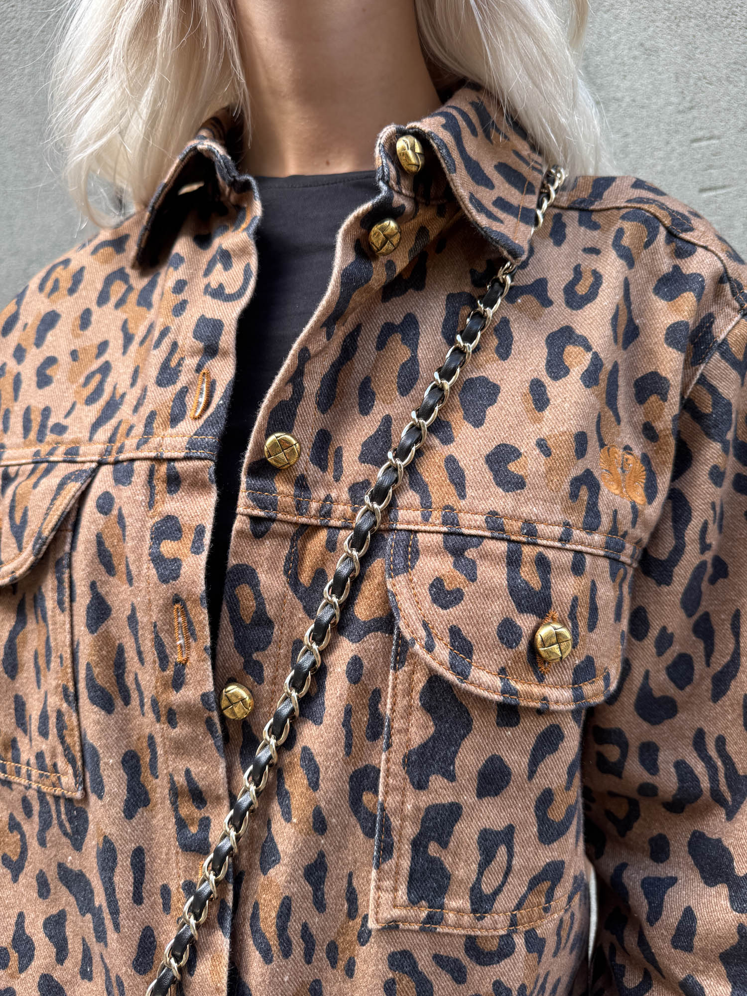 Blazé Milano "Simba Camel" Set aus Jacke und Hose mit Leoprint