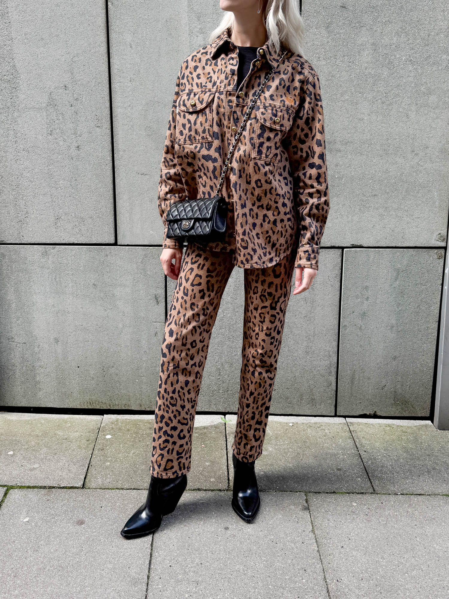 Blazé Milano "Simba Camel" Set aus Jacke und Hose mit Leoprint