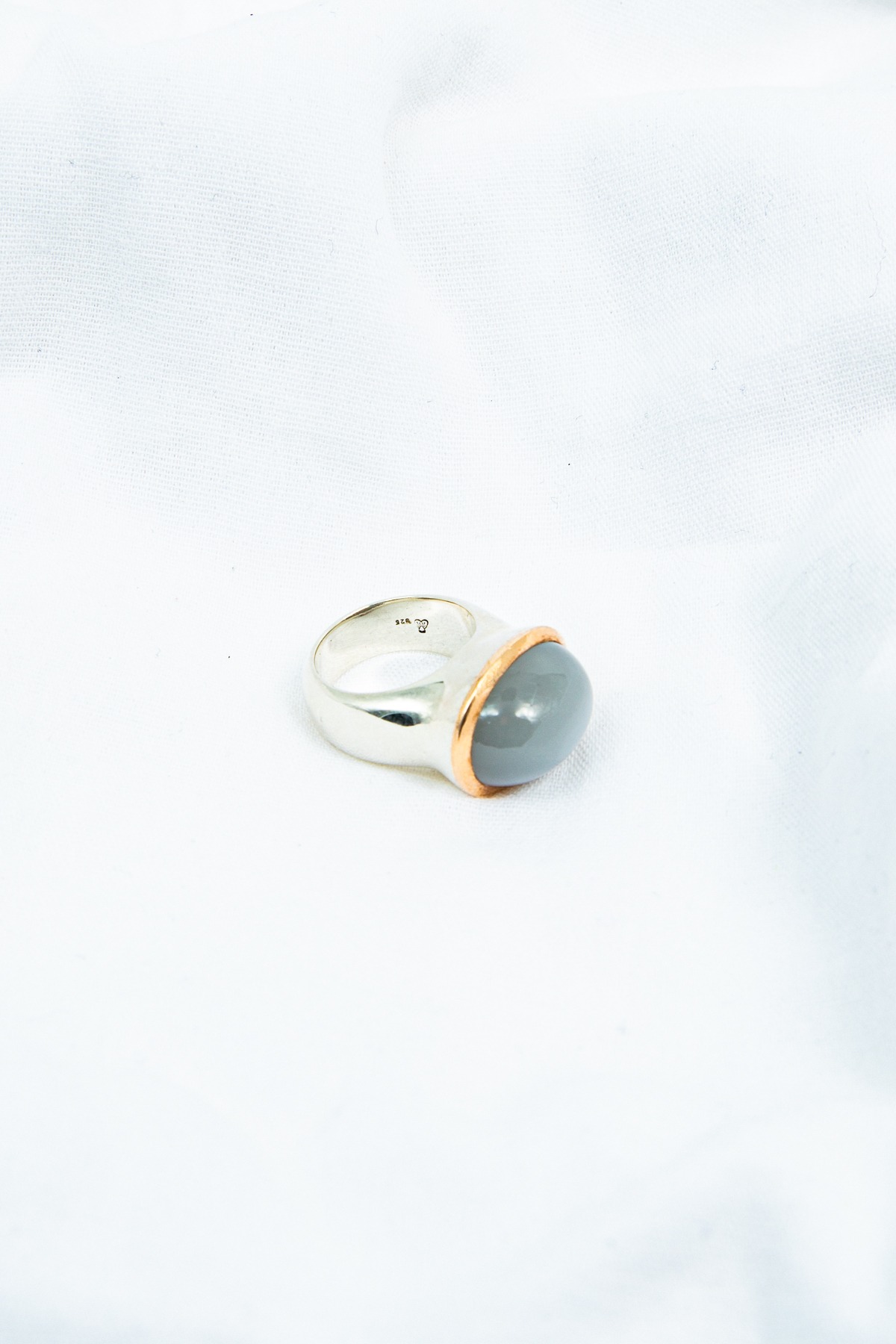 Botho Nickel Ring in Silber und Hellgrau