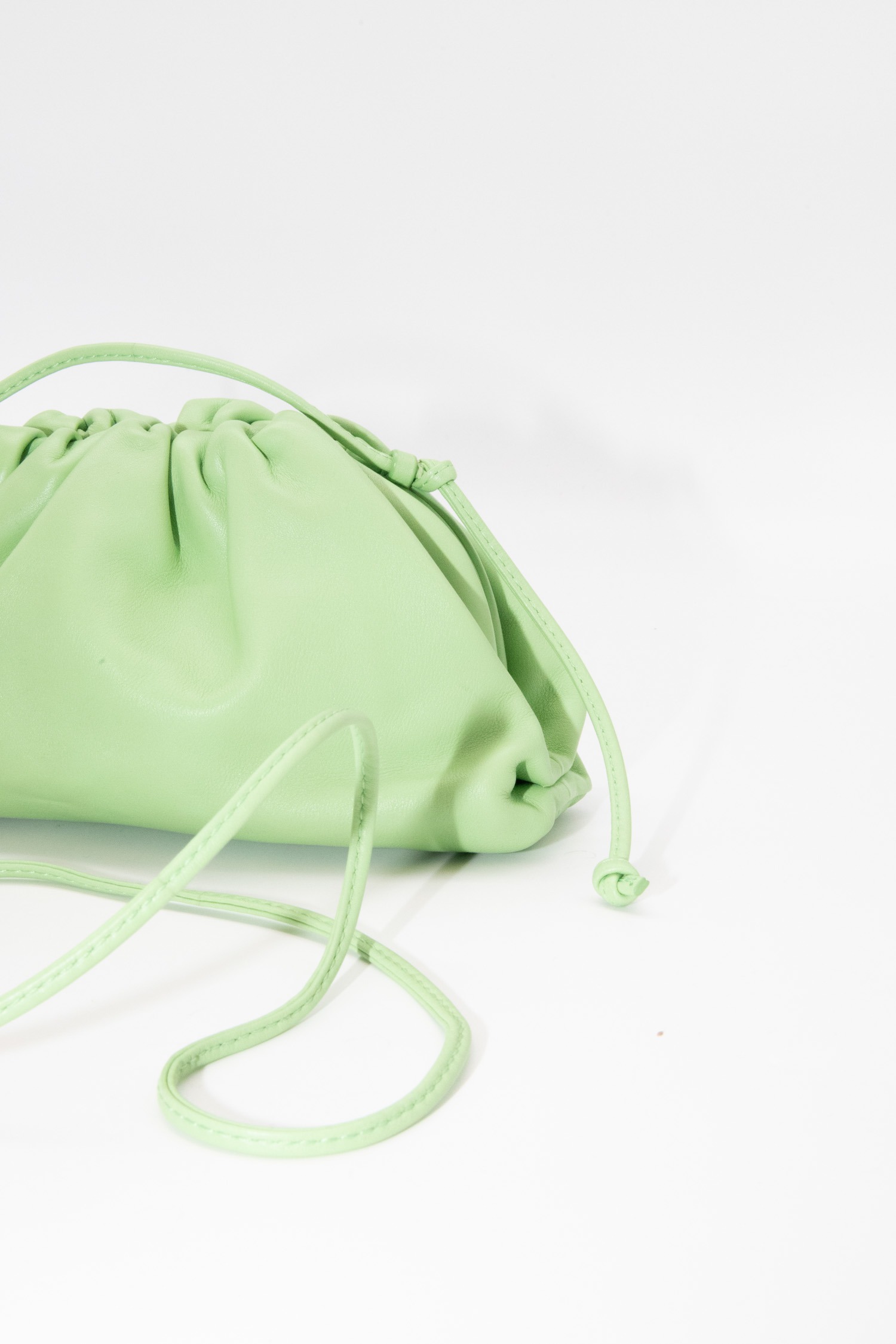Bottega Veneta "Mini Pouch" Umhängetasche in Lindgrün
