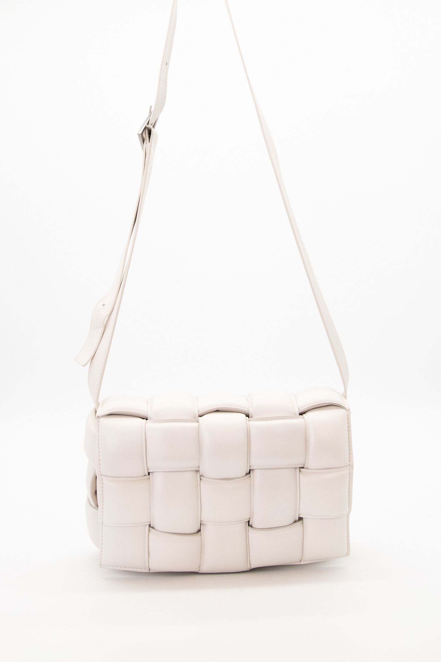Bottega Veneta "Padded Cassete" Umhängetasche in Ecru