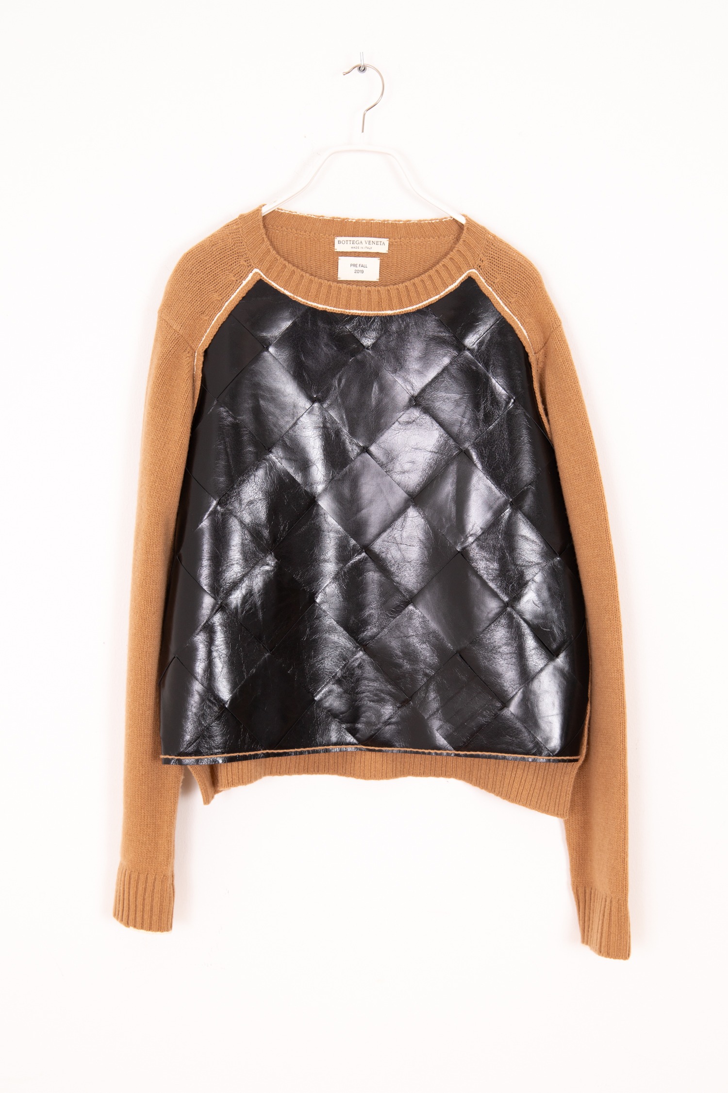Bottega Veneta Pullover mit Lederpaneel in Camel und Schwarz