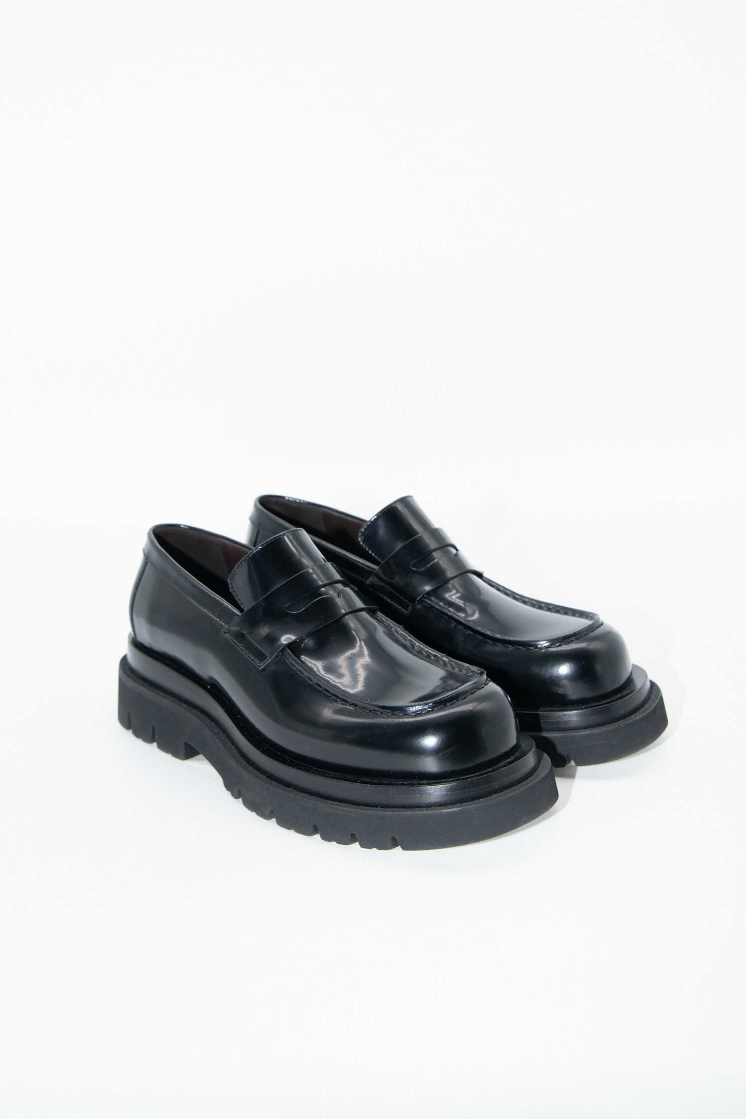 Bottega Veneta "Lug" Leder Loafer in Schwarz