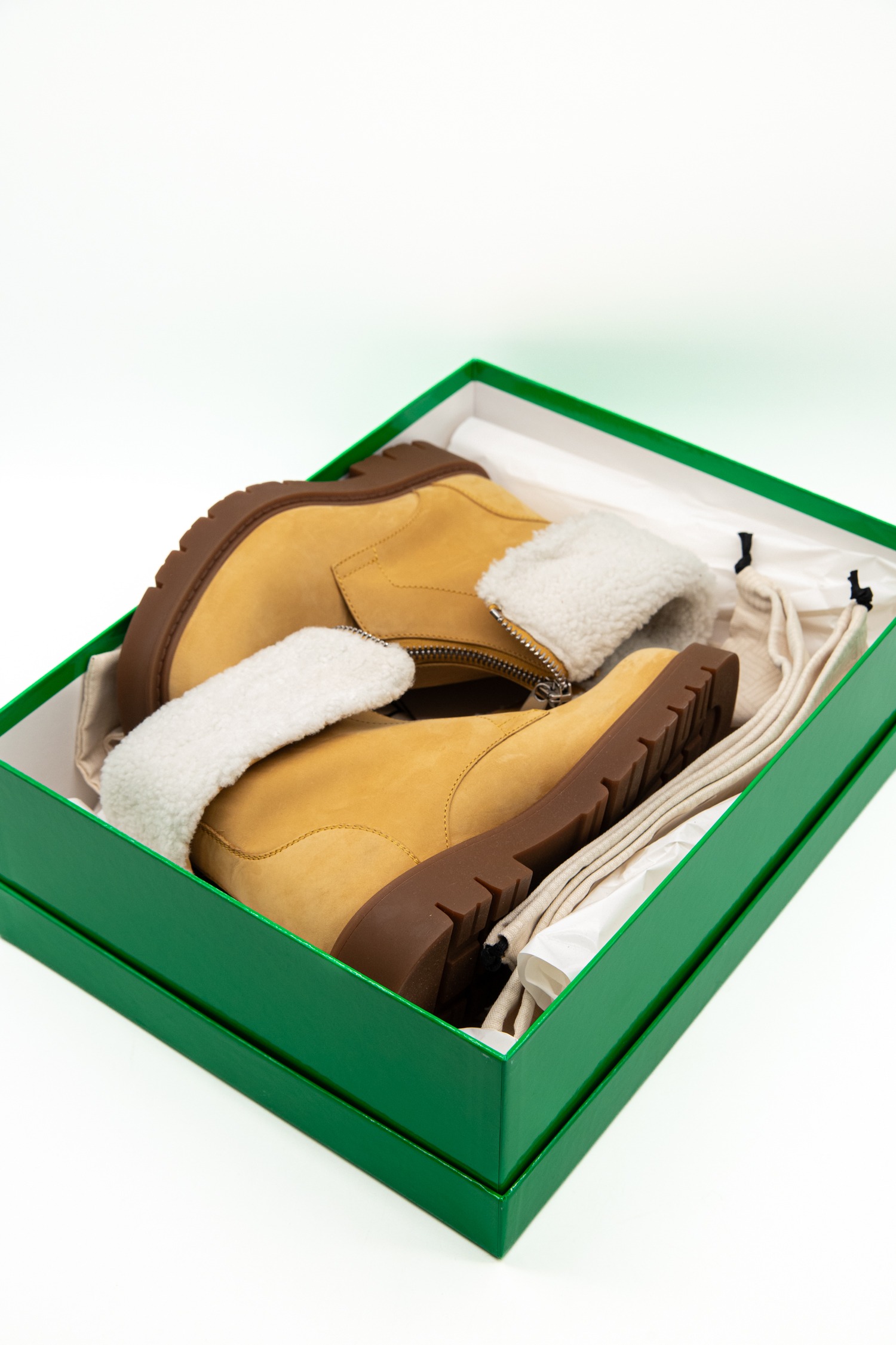 Bottega Veneta "Haddock" Ankle Boots in Ockerfarben